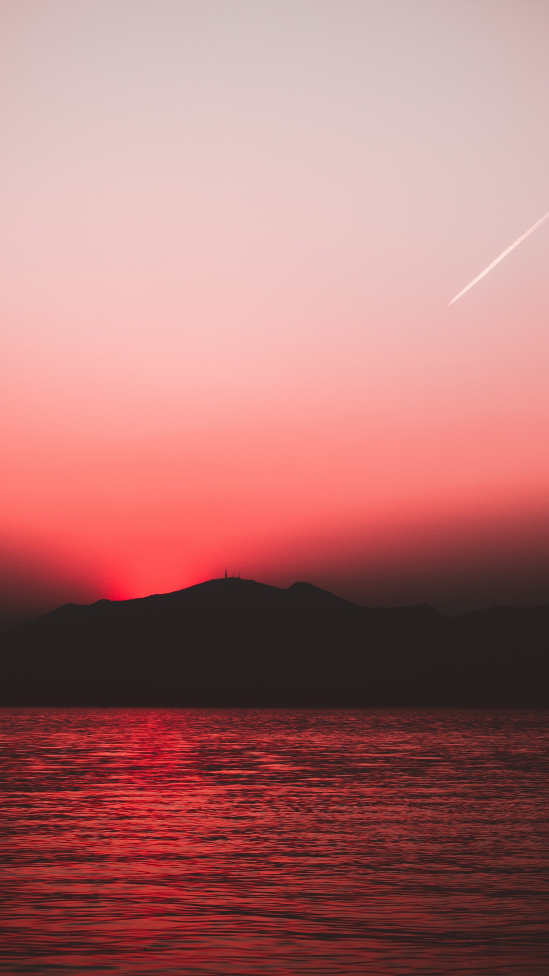 Обои горизонт, послесвечение, красный цвет, закат, море в разрешении 1080x1920