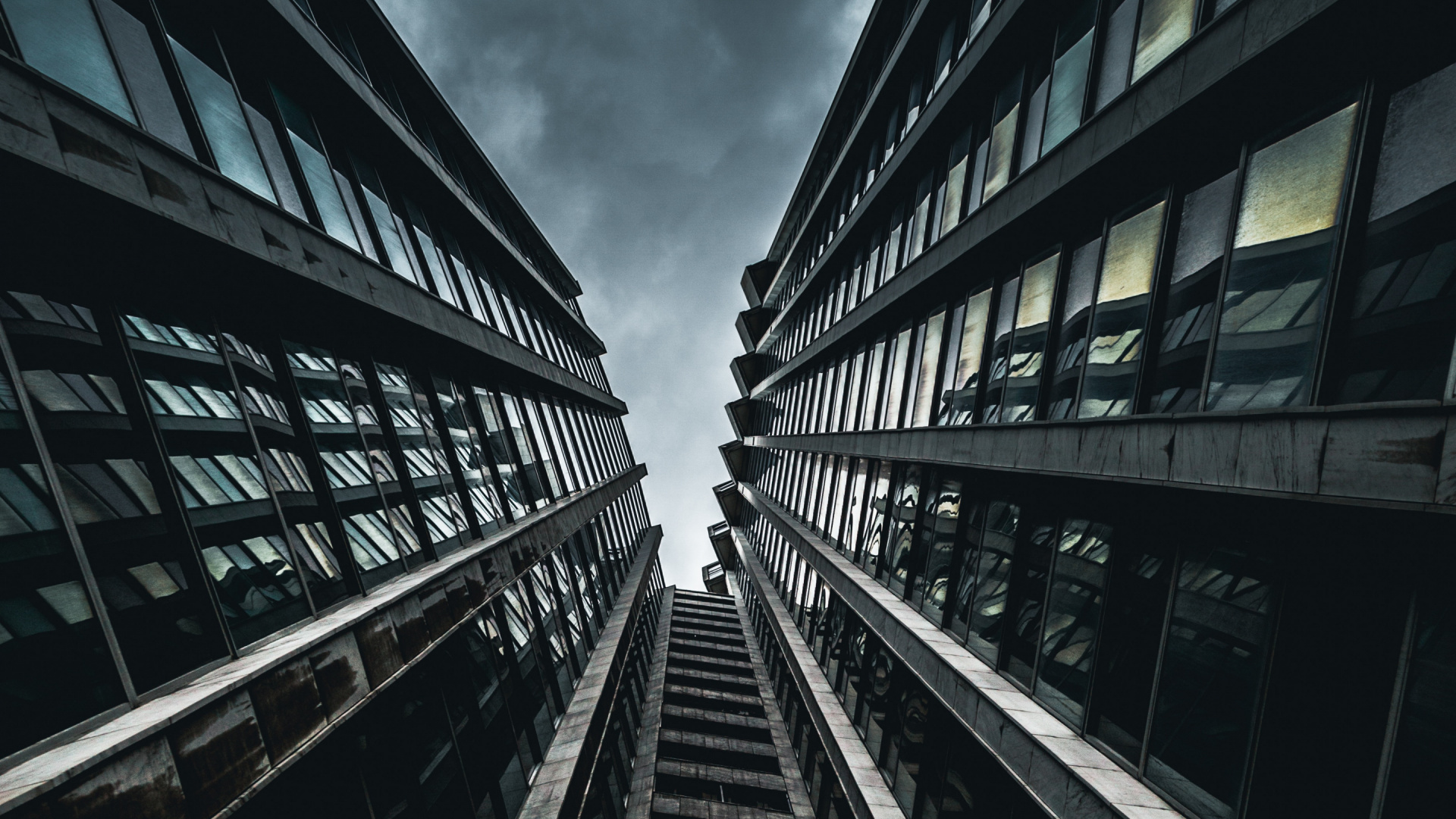 Обои архитектура, городской район, монохромный, симметрия, линия в разрешении 1920x1080