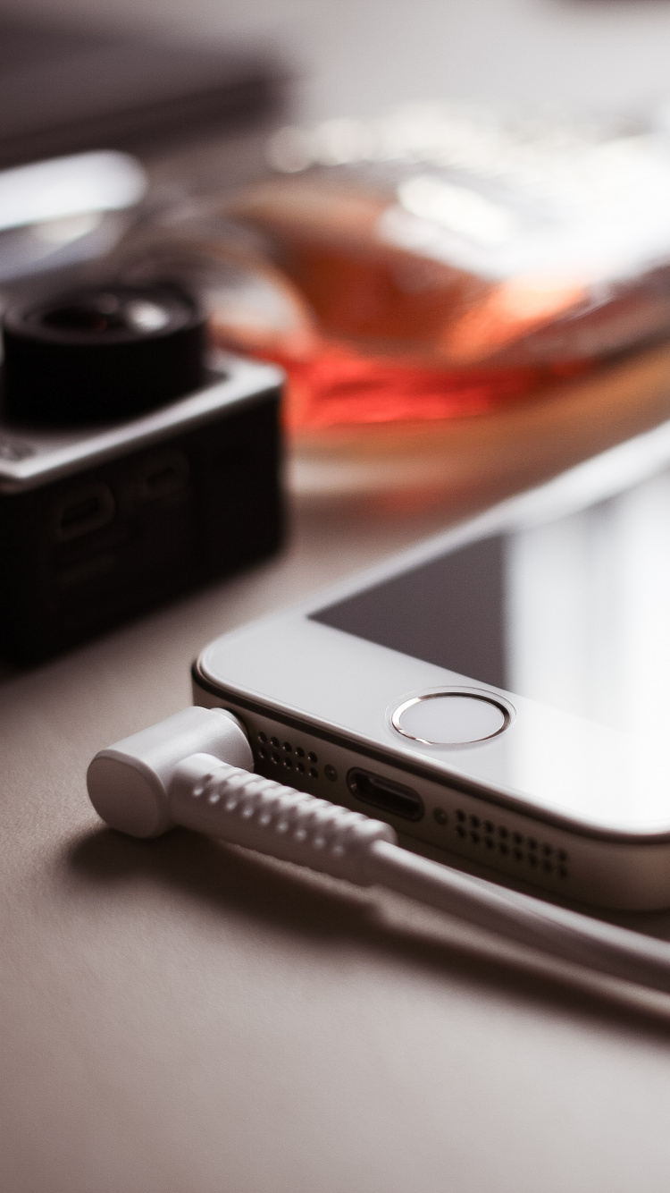 Обои смартфон, apple, гаджет, электроника, технологии в разрешении 750x1334