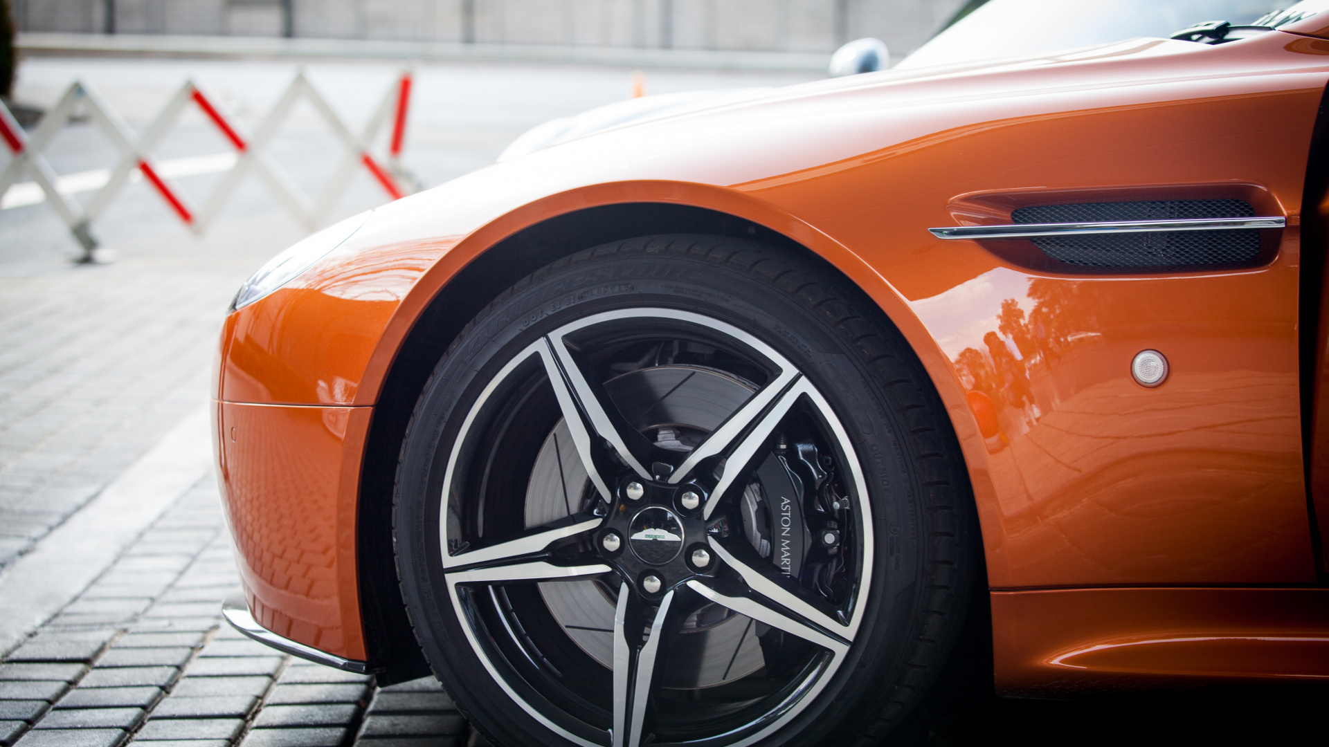 Обои спорткар, авто, суперкар, колесо, Литые диски в разрешении 1920x1080