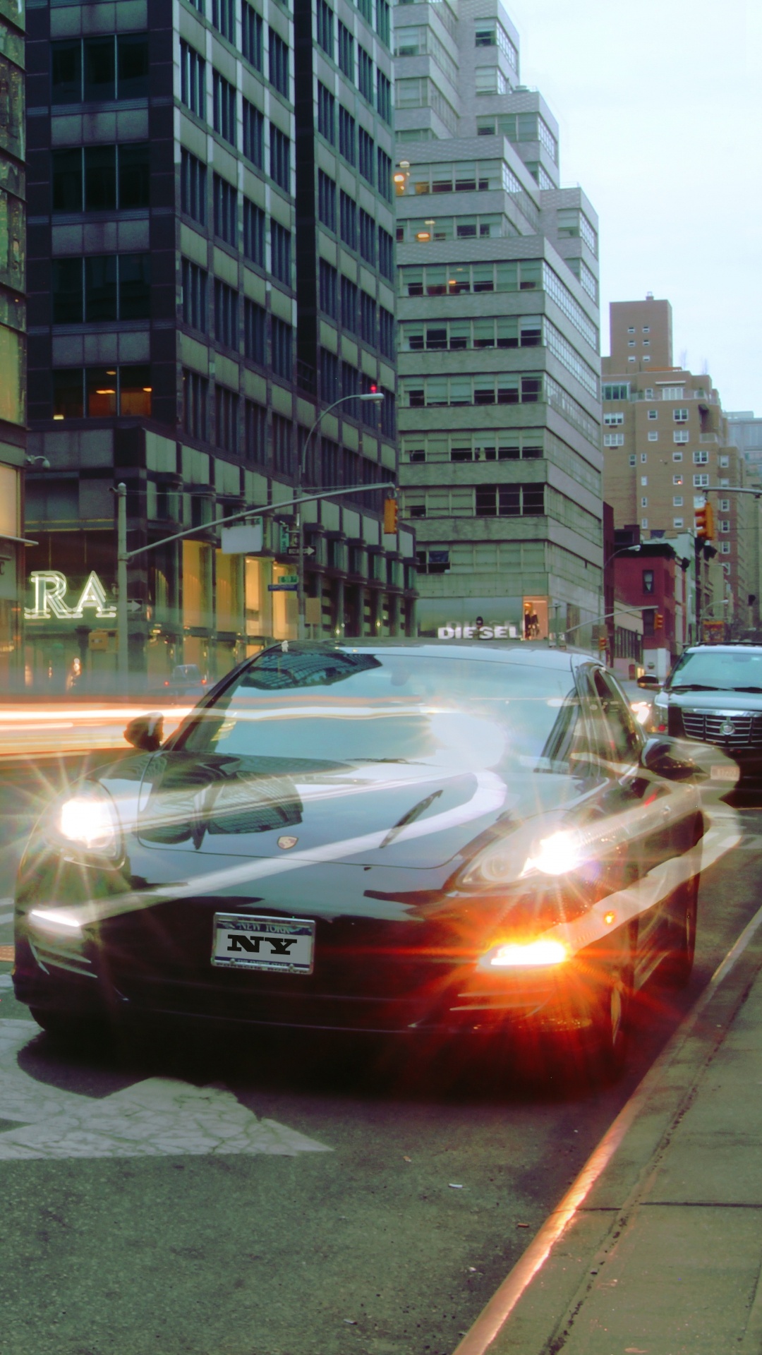 Обои авто, транспорт, деловой район, город, суперкар в разрешении 1080x1920