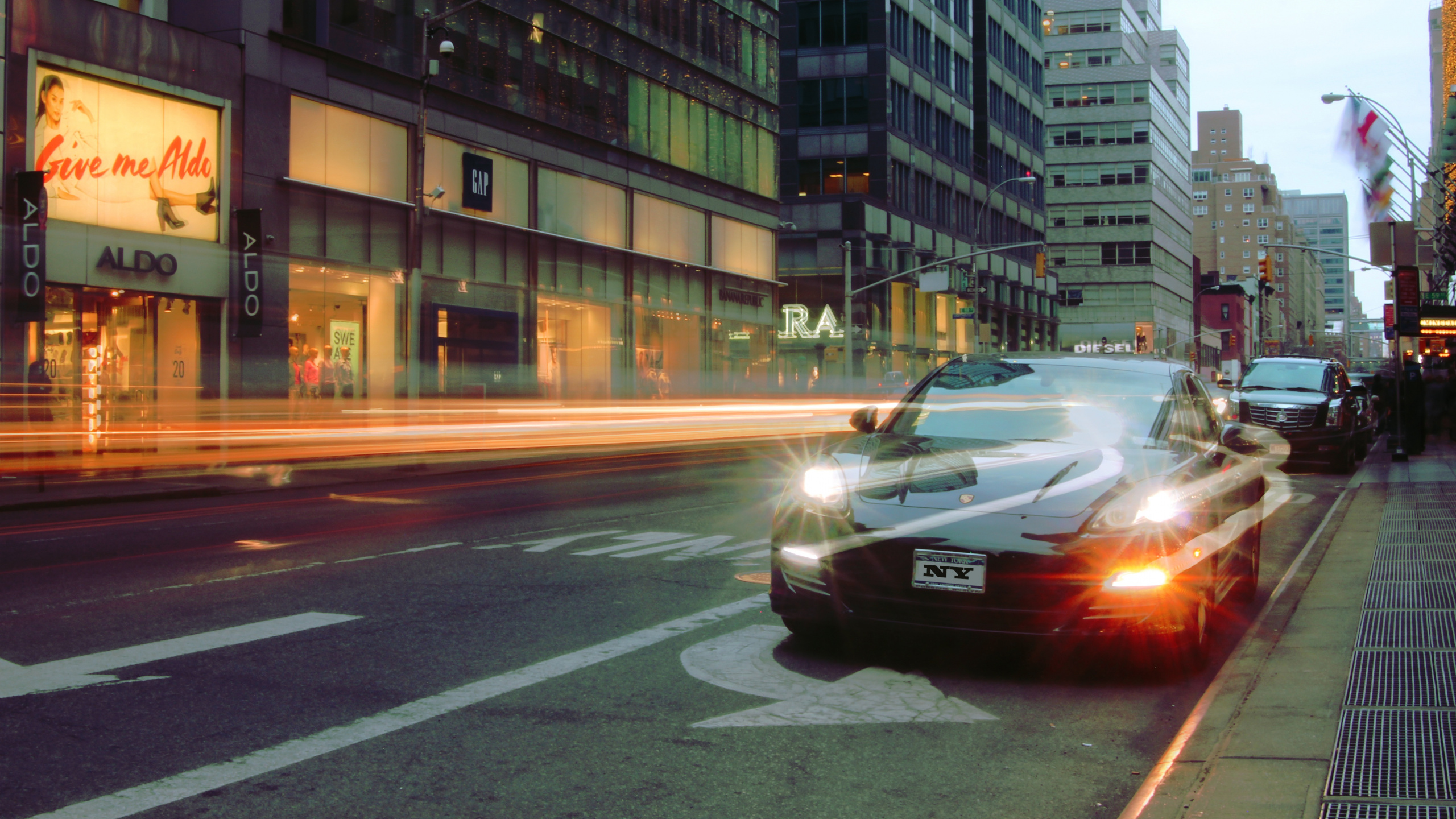 Обои авто, транспорт, деловой район, город, суперкар в разрешении 2560x1440