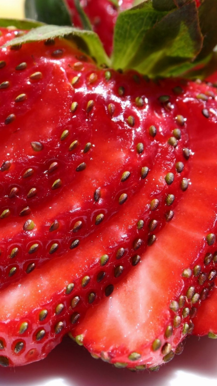 Обои ломтик клубники, сок, Оранжевый цвет, гуава, клубника в разрешении 720x1280