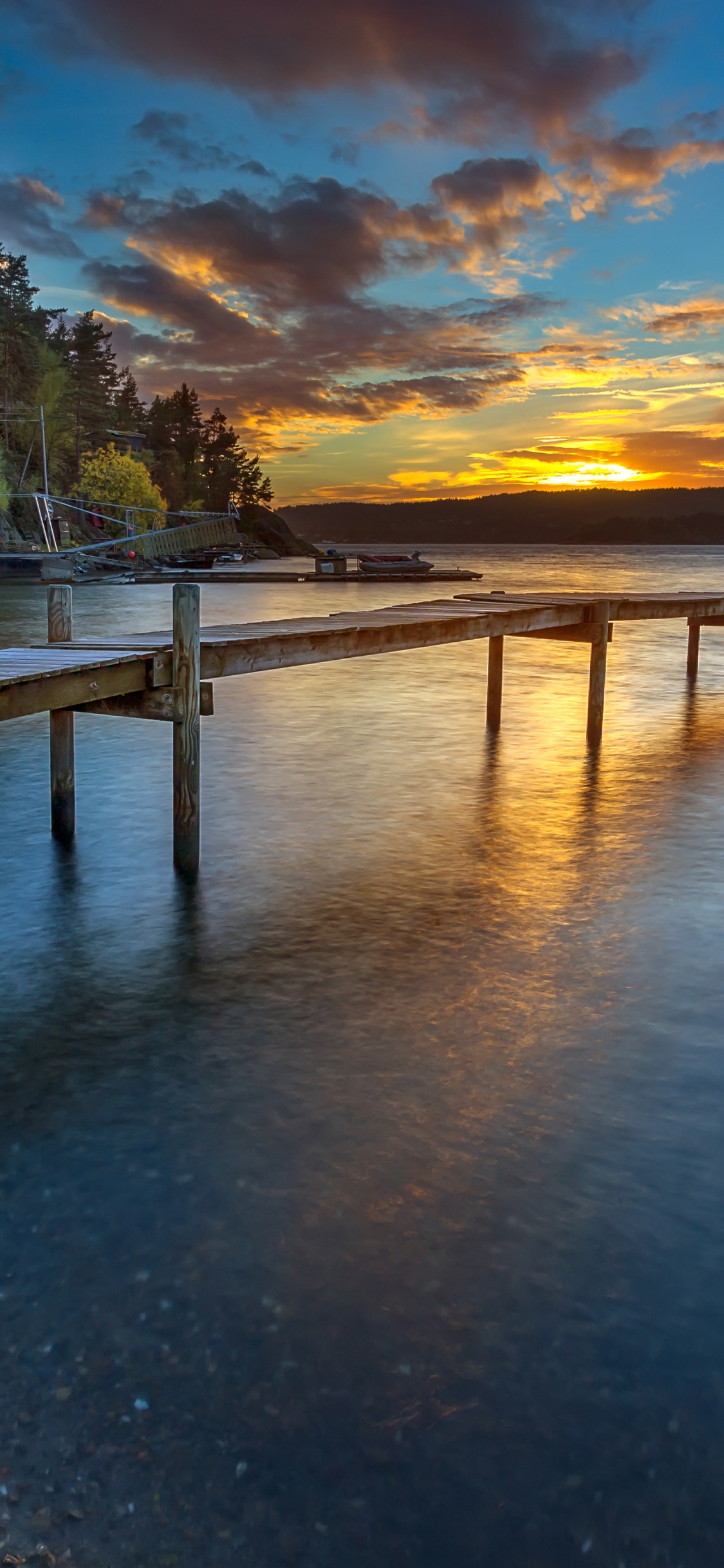 Обои закат, природа, берег, вода, отражение в разрешении 1125x2436