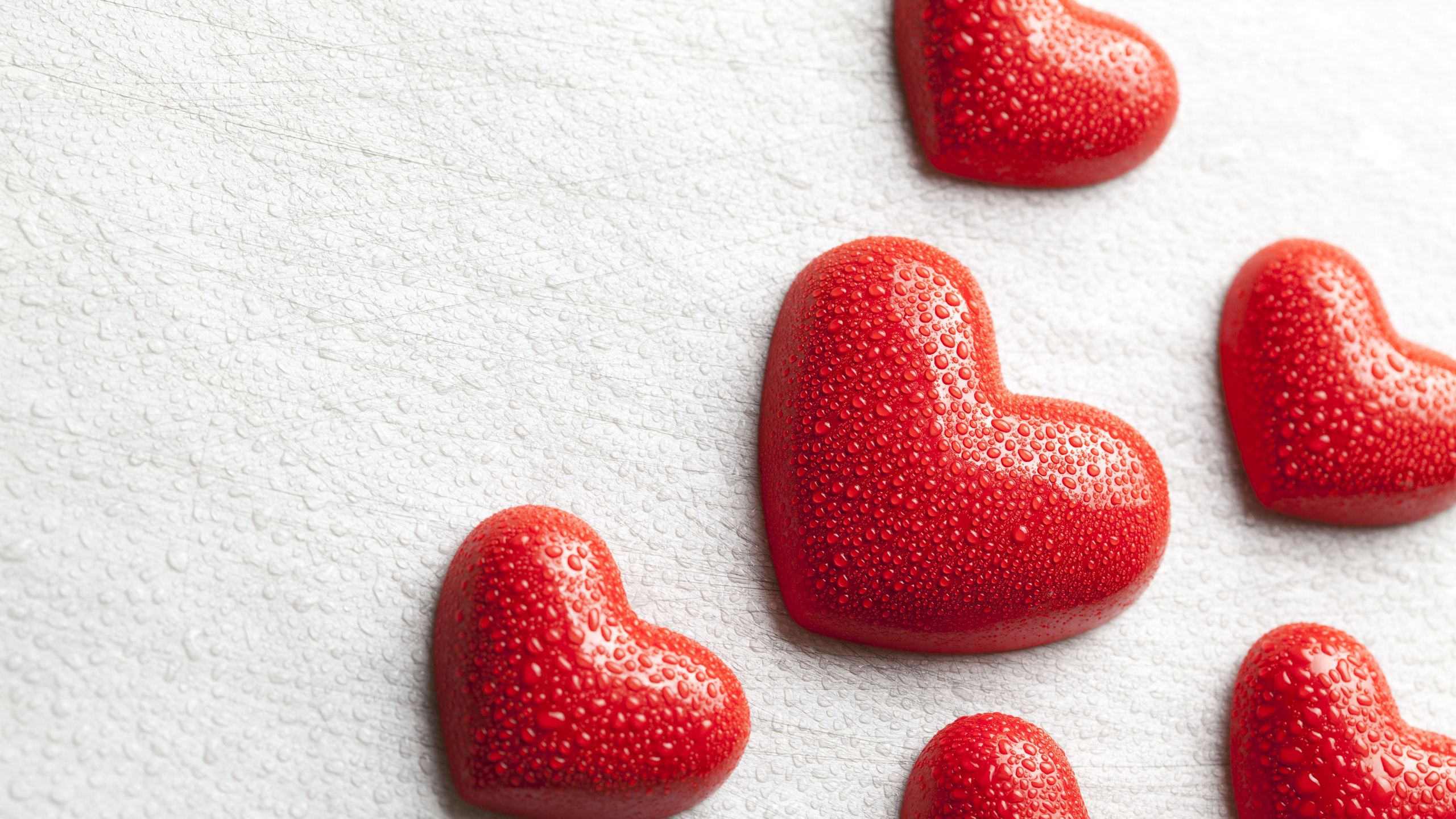 Обои клубника, пища, человеческое тело, природные продукты, красный цвет в разрешении 2560x1440
