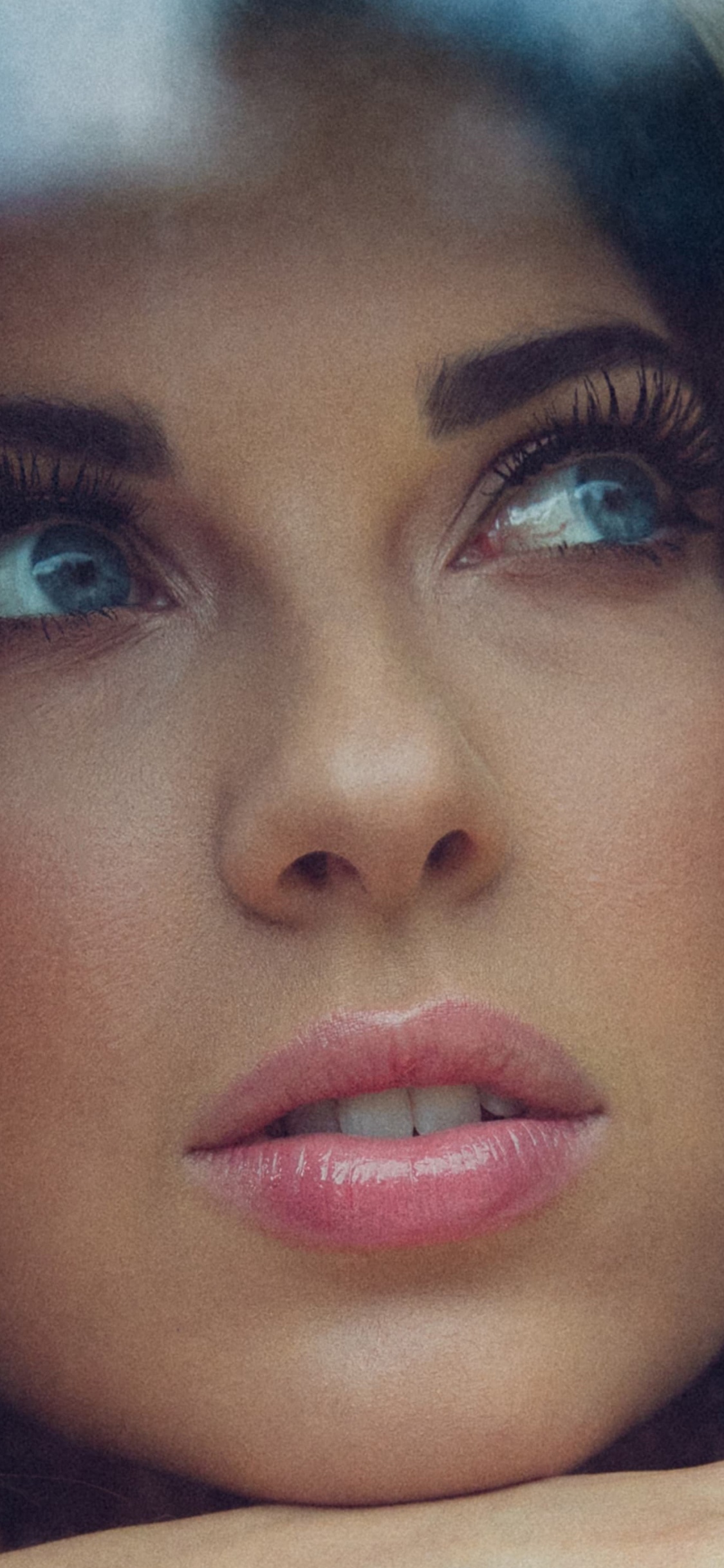 Обои щека, Хонки Tonker, голова, волосы, лицо в разрешении 1125x2436