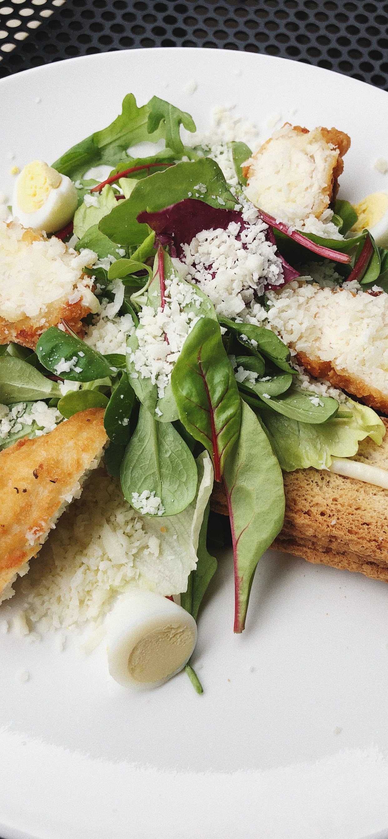 Обои салат Цезарь, листовой овощ, пища, Кулинария, ингредиент в разрешении 1242x2688