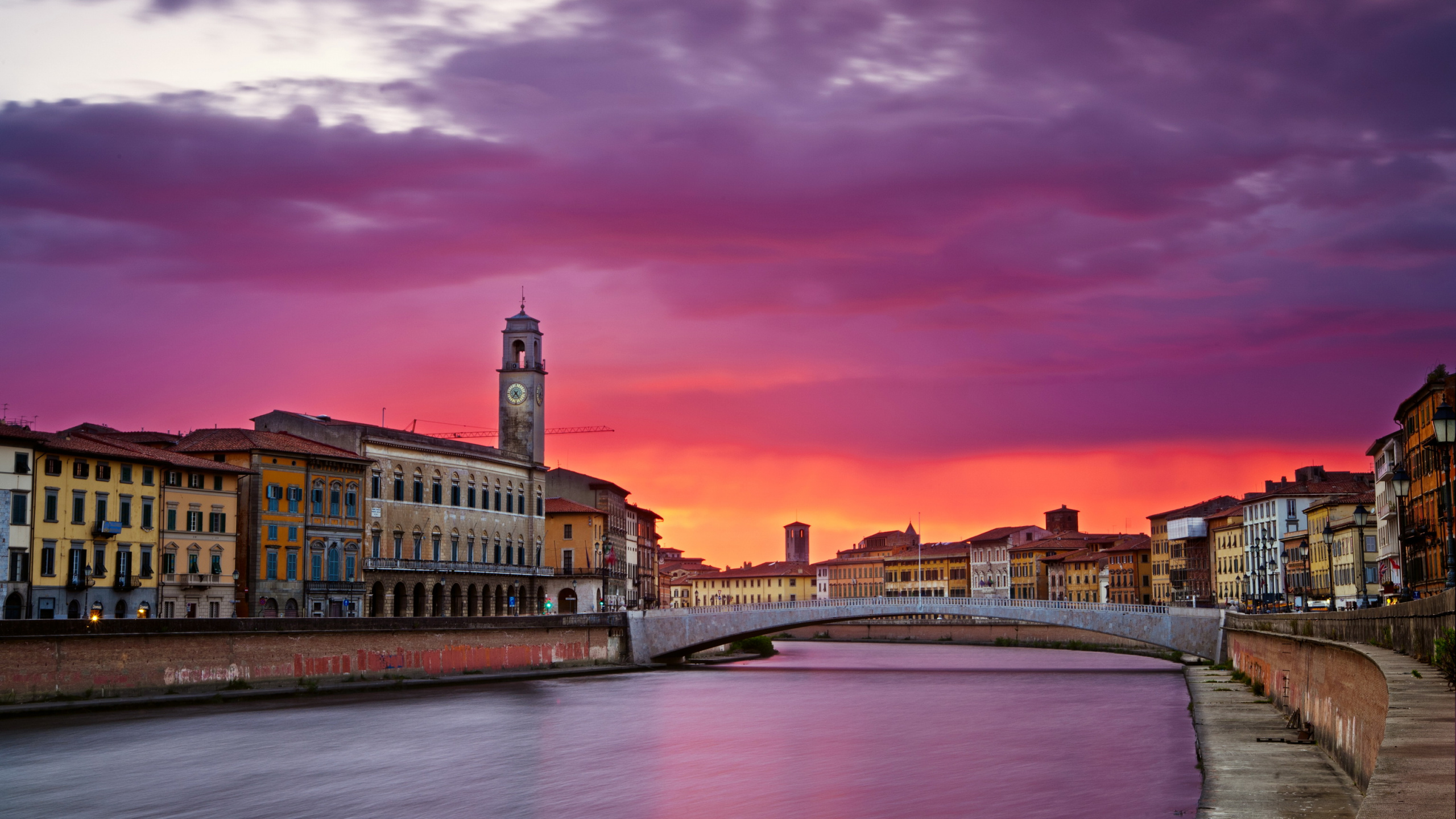 Обои Пиза, закат, город, водный путь, ориентир в разрешении 2560x1440