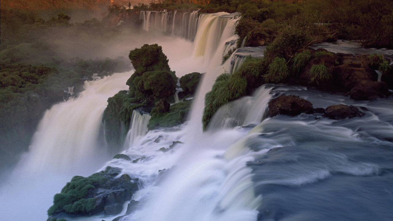 Обои Водопады Игуасу, Река Игуасу, водопад, Границы ArgentinaBrazil, гидроресурсы в разрешении 1280x720