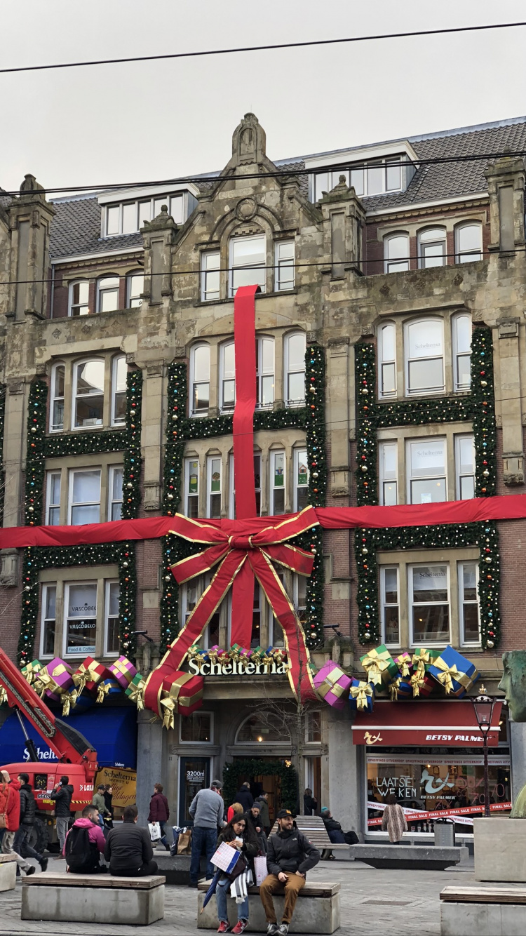 Обои ориентир, окно, городок, смешанное использование, улица в разрешении 750x1334