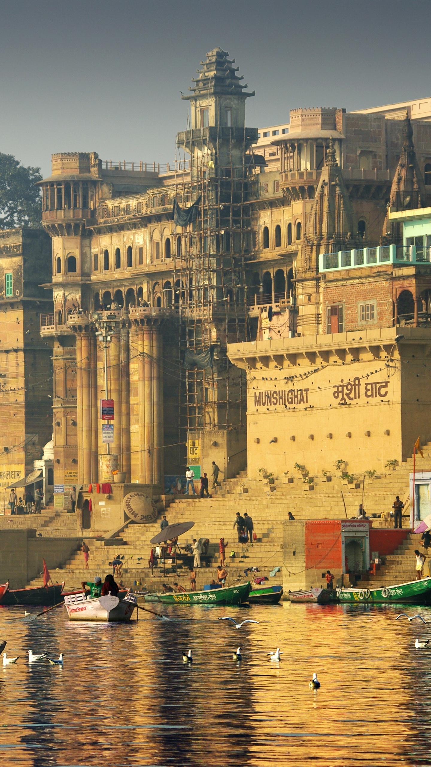 Обои перевозка воды, водный путь, городок, город, реки в разрешении 1440x2560