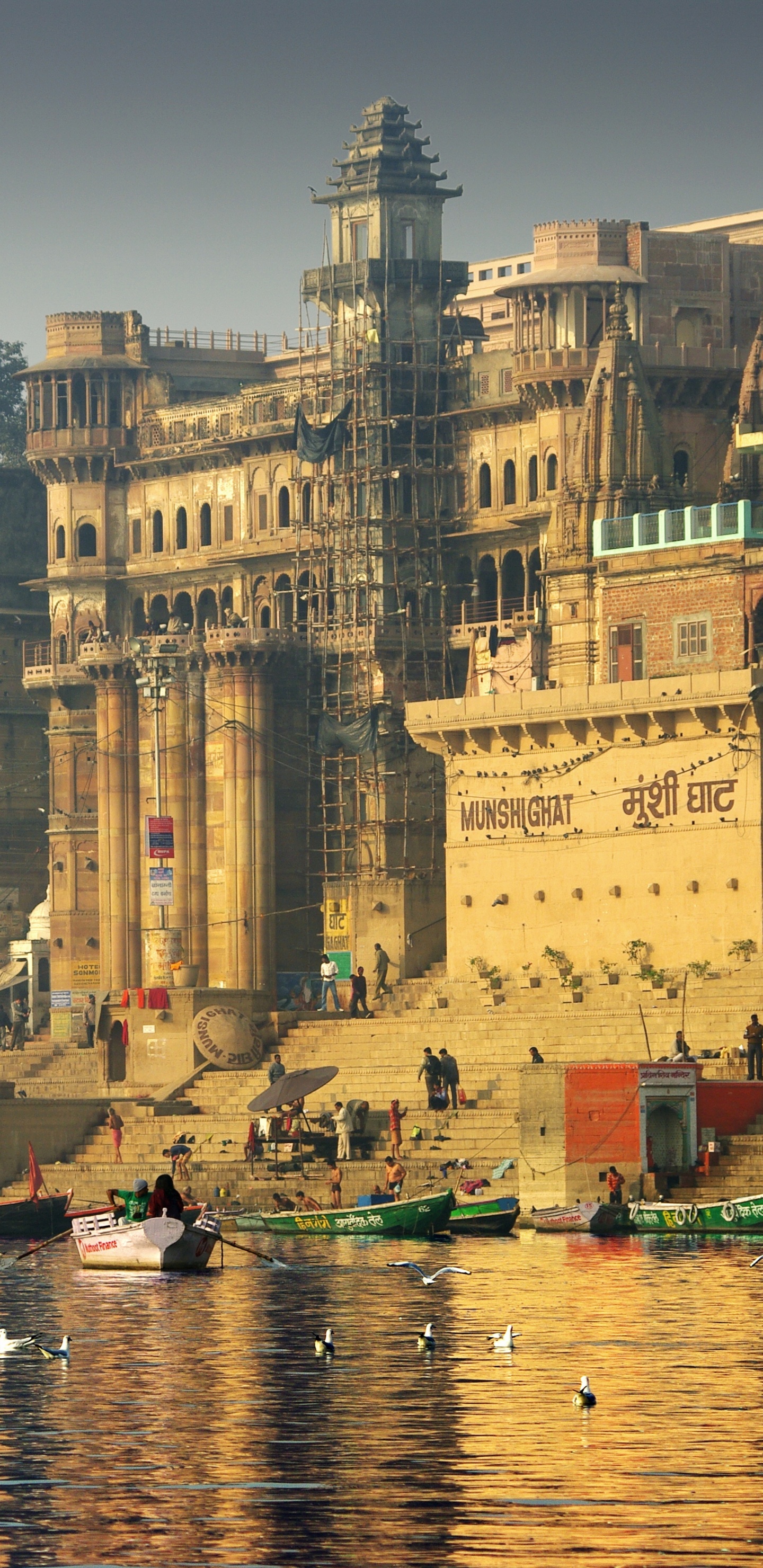 Обои перевозка воды, водный путь, городок, город, реки в разрешении 1440x2960