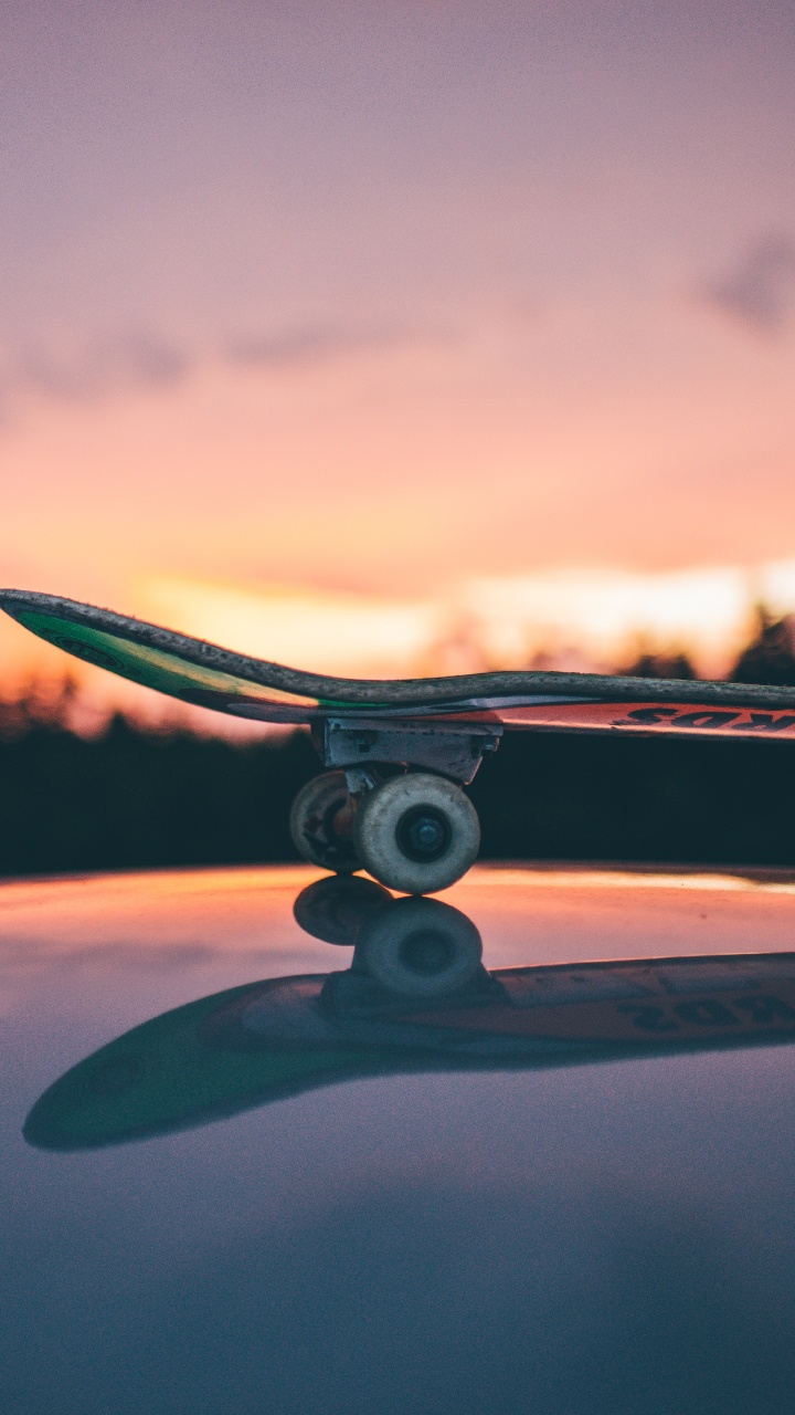 Обои скейтборд, скейтбординг, атмосфера, облако, крыло в разрешении 720x1280