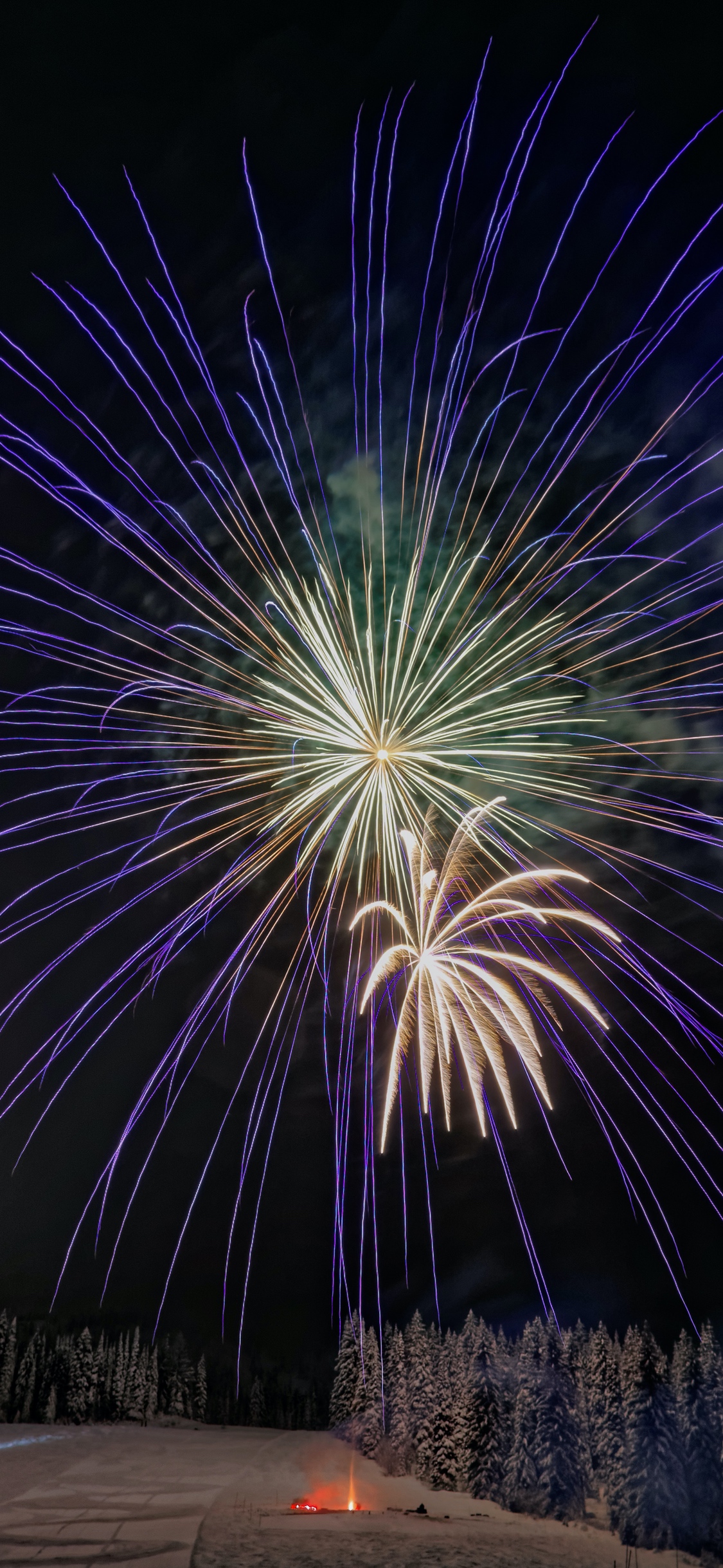 Обои Новый год, Рождество, канун Нового года, праздник, день нового года в разрешении 1125x2436