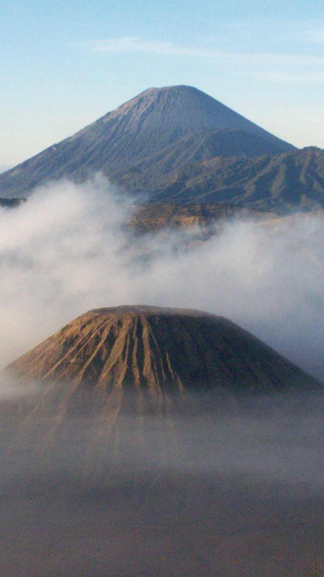 Обои Гора Бромо, стратовулкан, вулканического рельефа, вулкан, потухший вулкан в разрешении 1080x1920