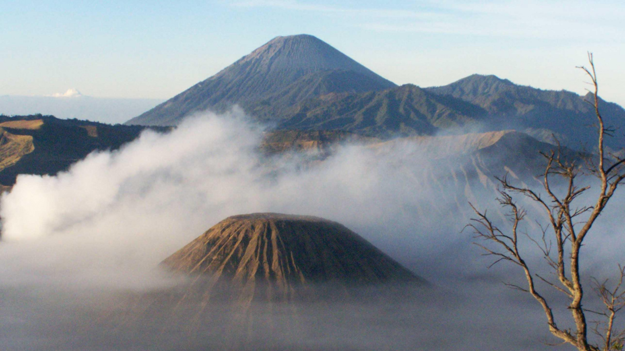 Обои Гора Бромо, стратовулкан, вулканического рельефа, вулкан, потухший вулкан в разрешении 1280x720