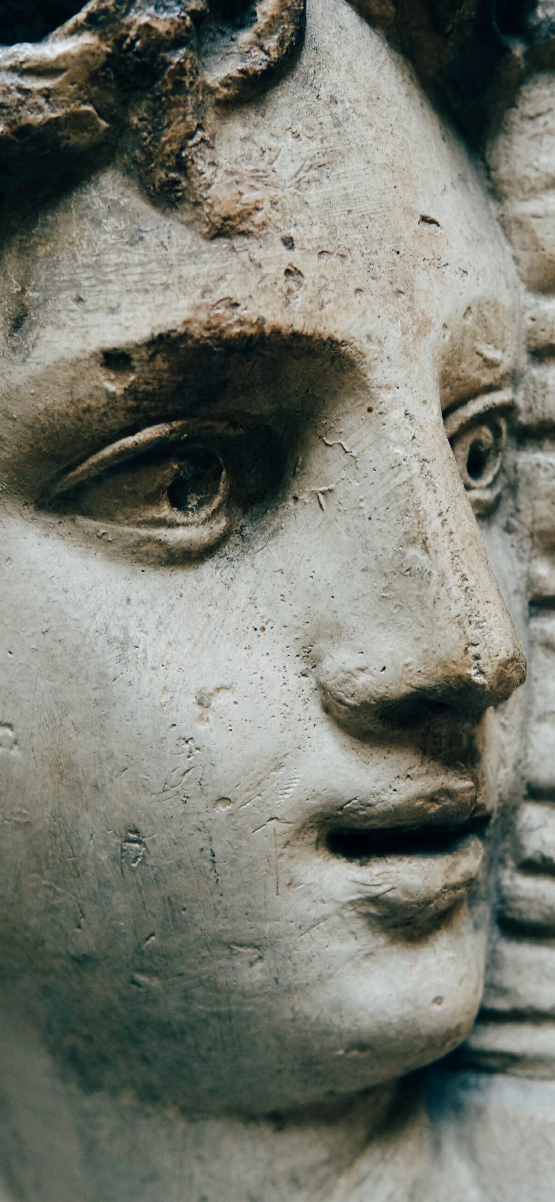 Обои статуя, скульптура, резьба, резьба по камню, классическая скульптура в разрешении 1125x2436