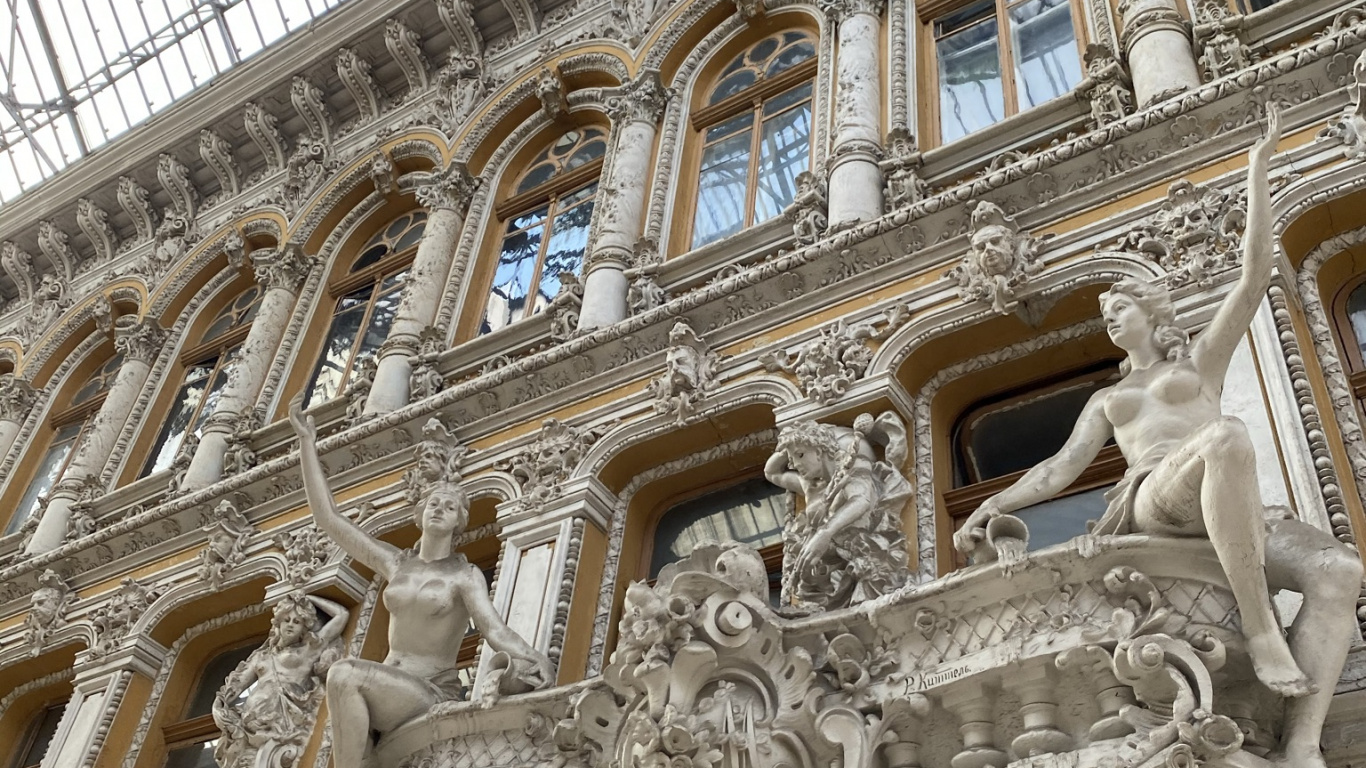 Обои Одесса, резьба по камню, классическая архитектура, архитектура, фасад в разрешении 1366x768