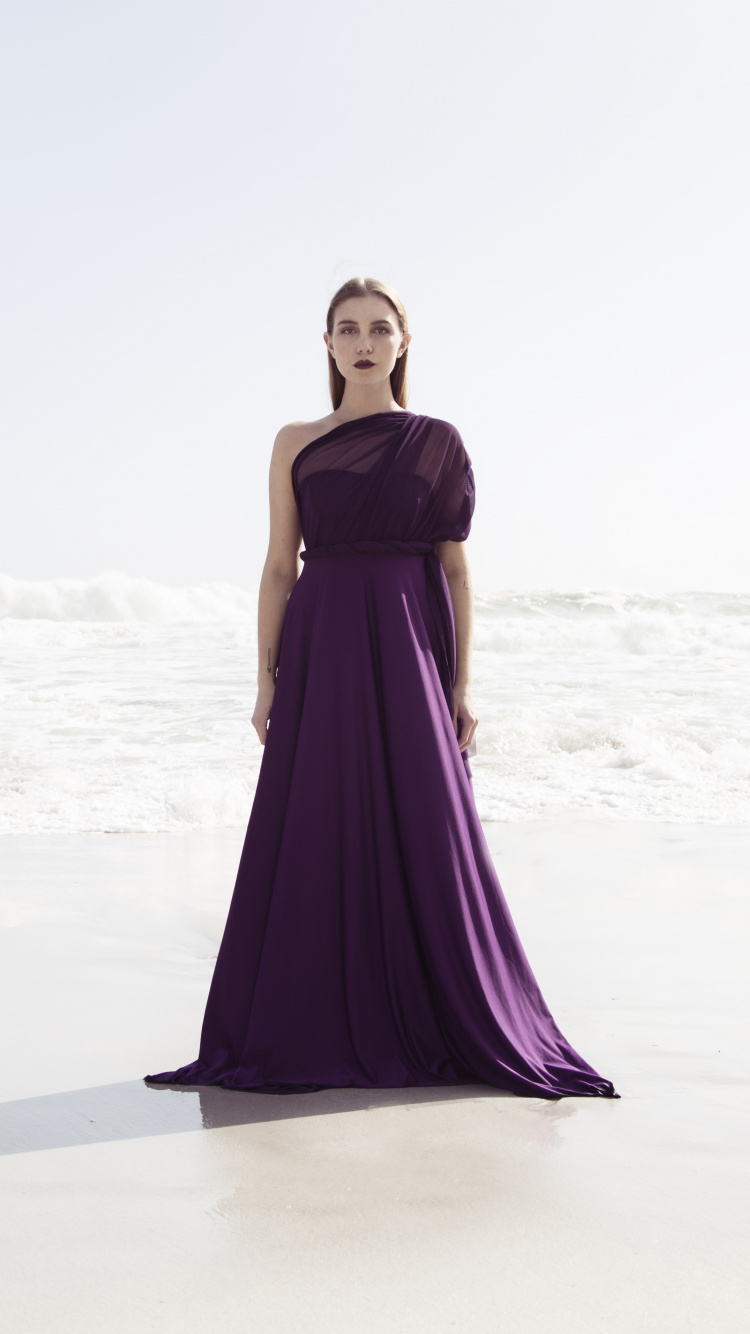 Обои платье, красота, модель, плечо, одежда в разрешении 750x1334