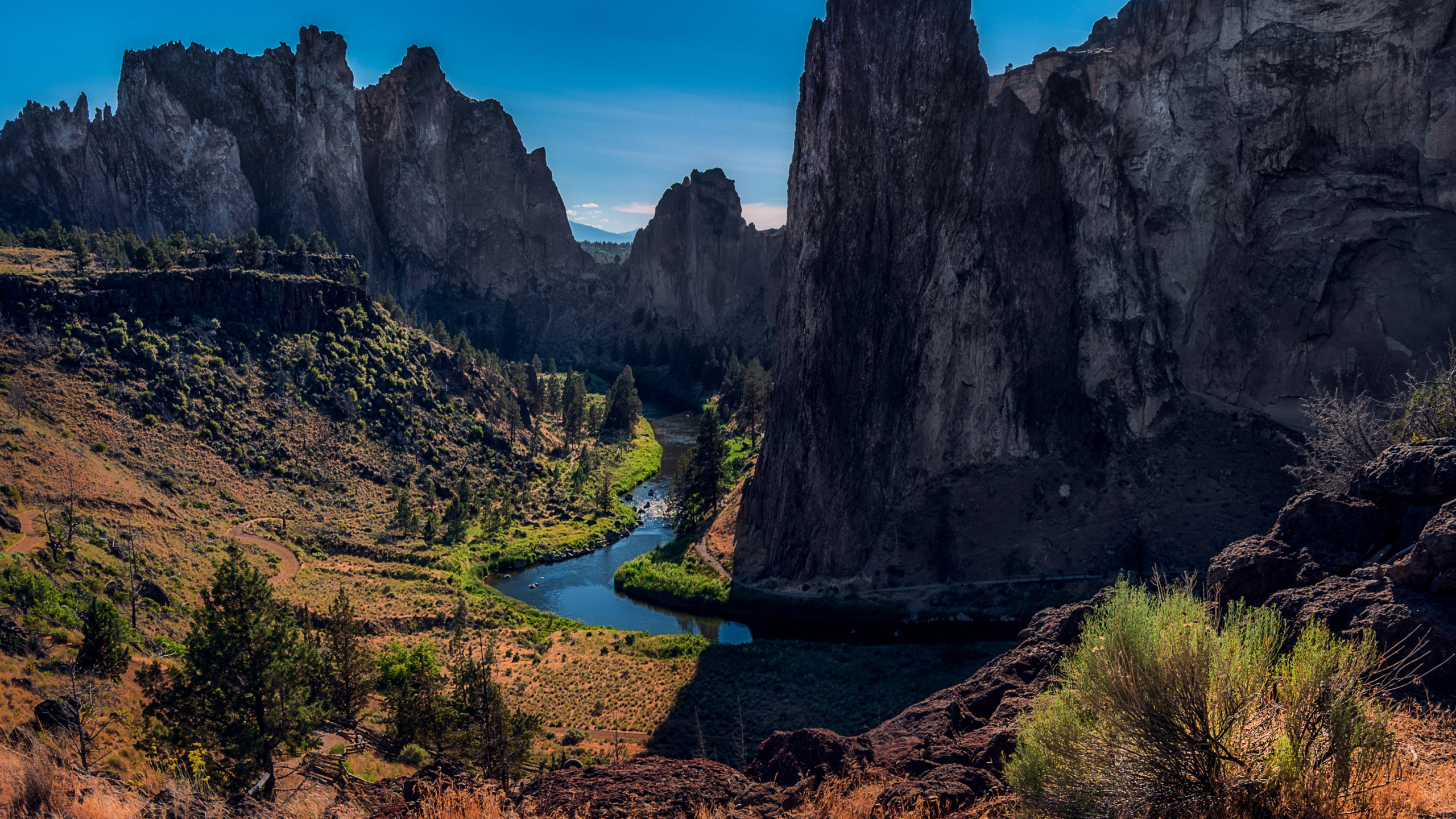 Обои природа, гора, дикая местность, рок, обрыв в разрешении 2560x1440