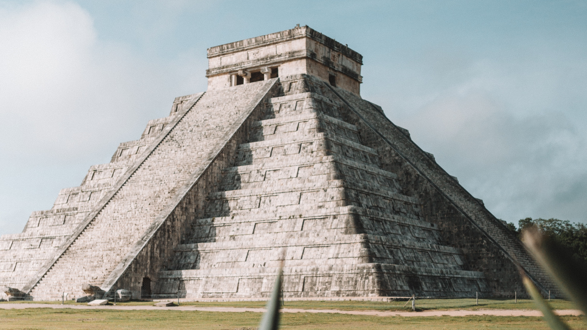 Обои семейство травы, архитектура, археологический памятник, развалины, агава в разрешении 1920x1080