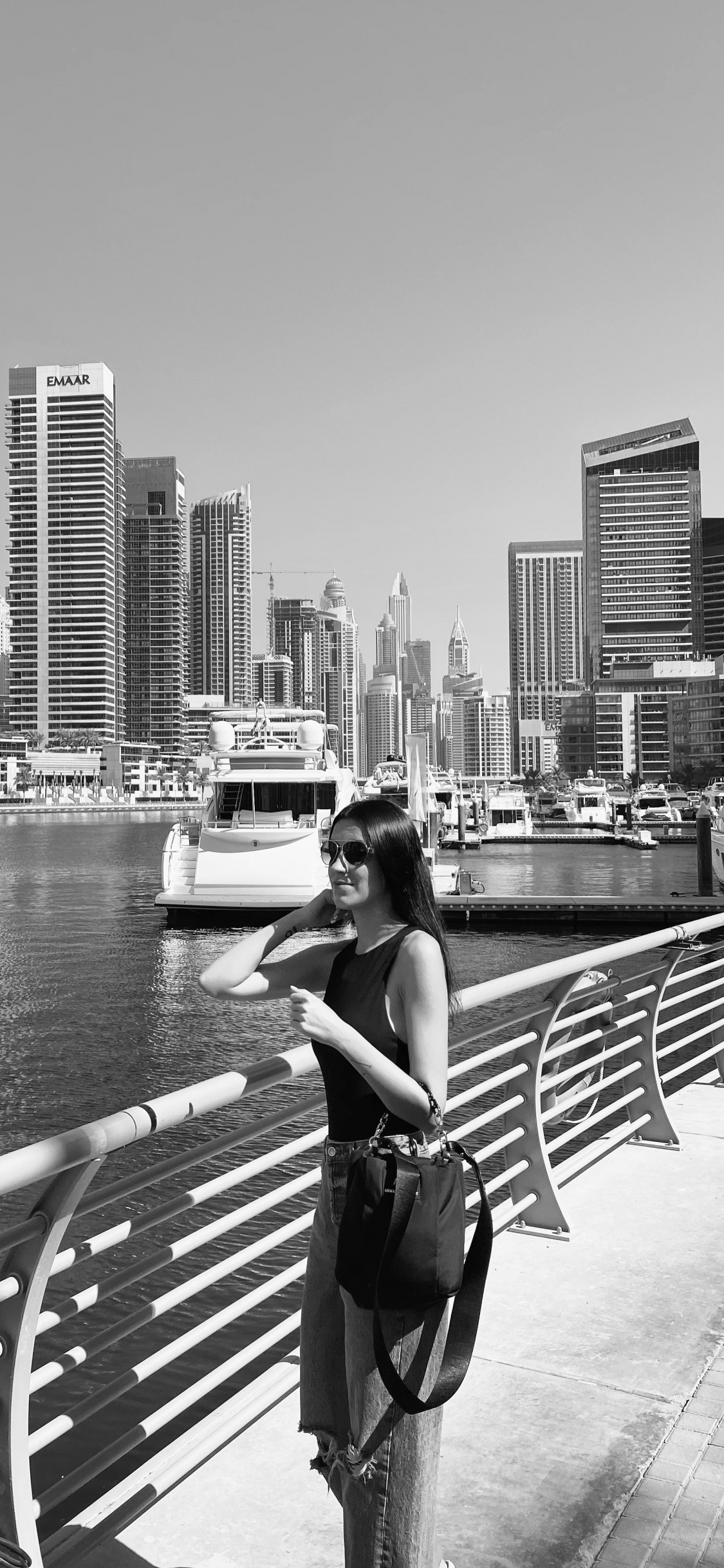 Обои городской район, башня, метрополия, город, городской пейзаж в разрешении 1125x2436