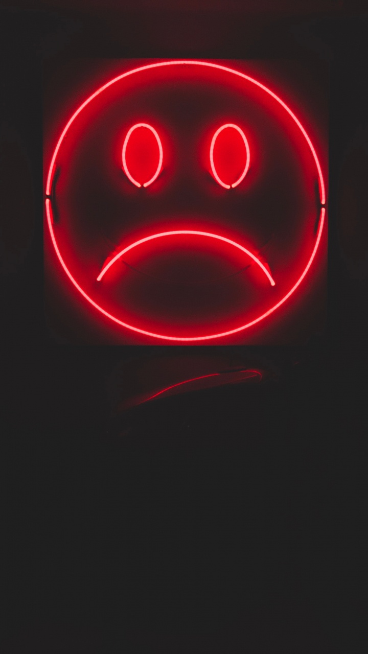 Обои улыбка, улыбчивый, красный цвет, свет, автомобильное освещение в разрешении 720x1280