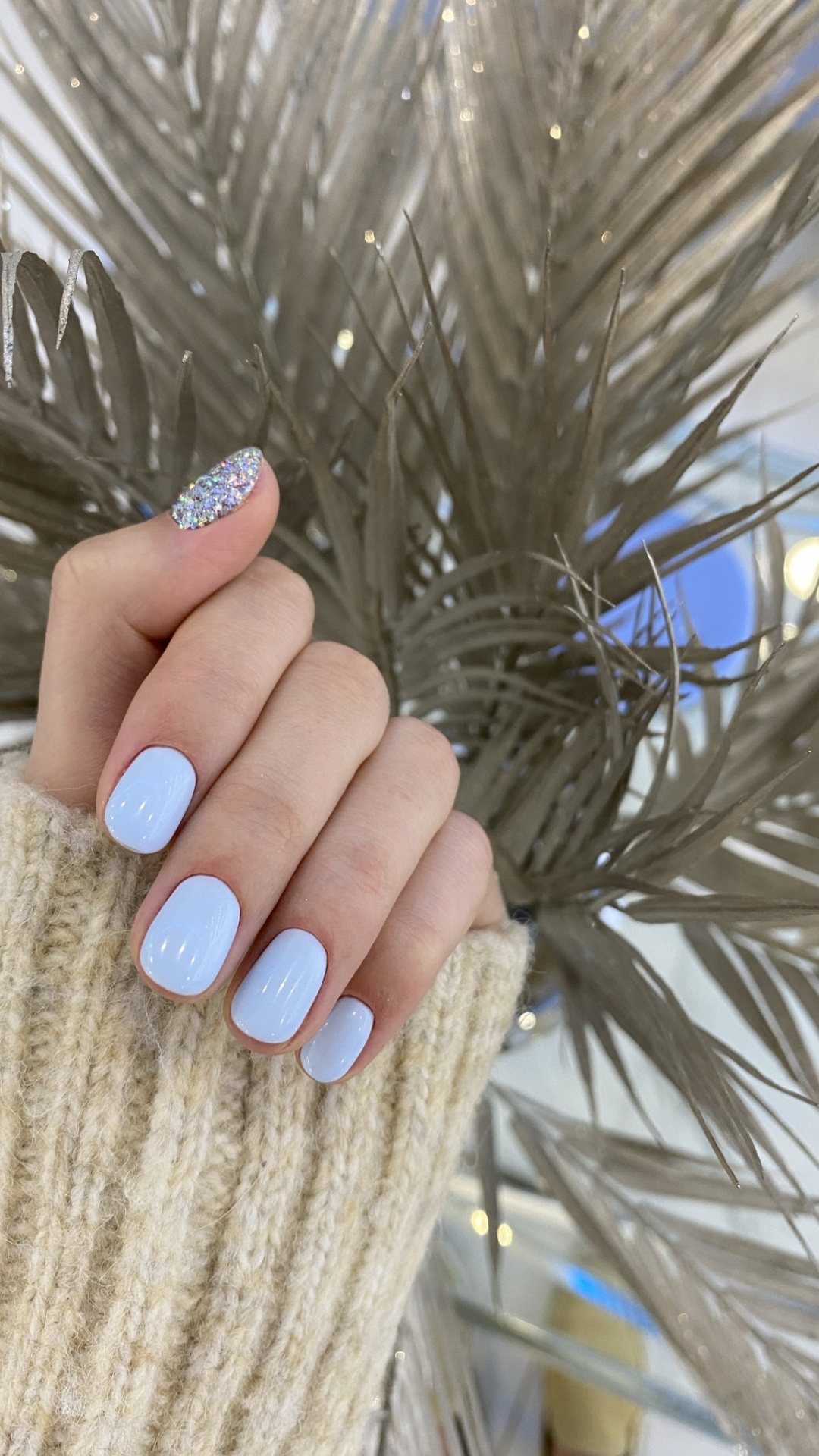 Обои ноготь, маникюр, рука модель, палец, синий в разрешении 1080x1920