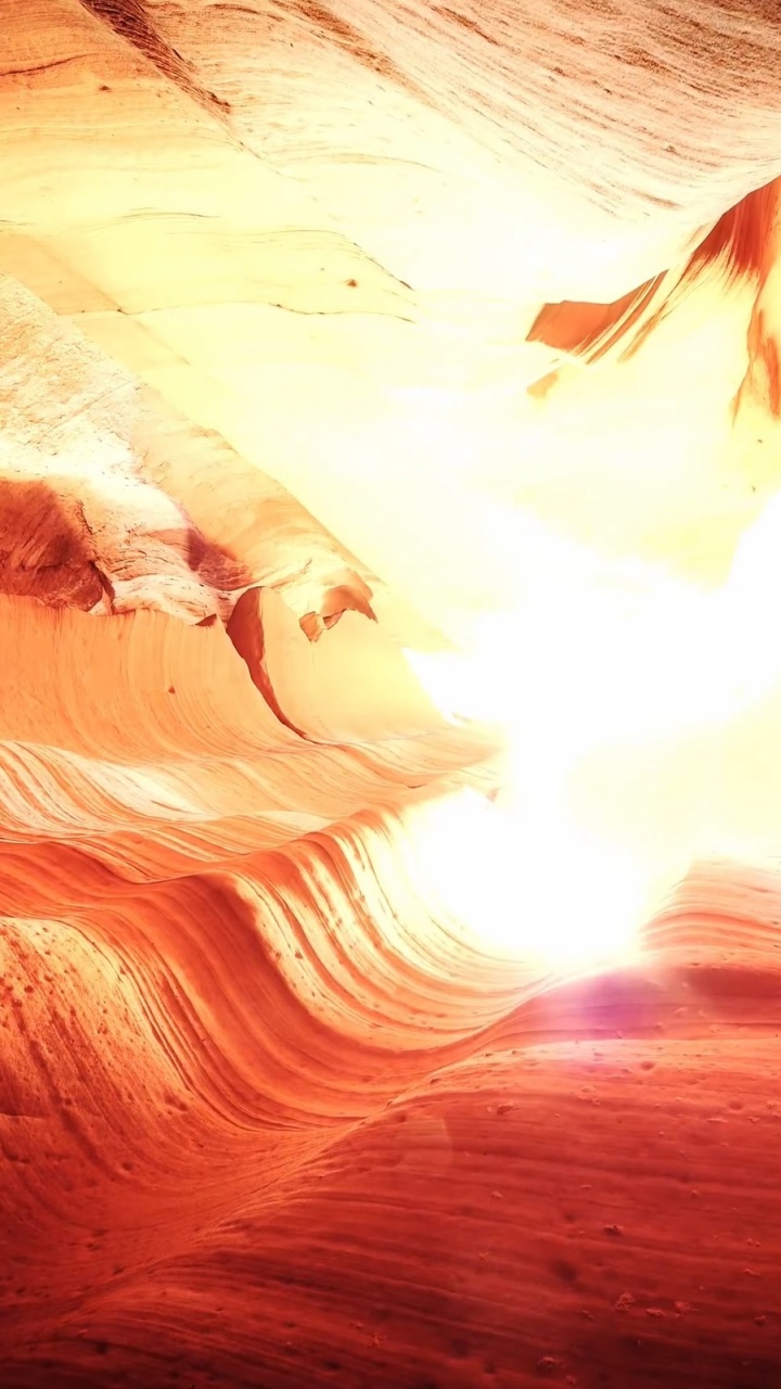 Обои тепло, свет, формирование, телевидение, пламя в разрешении 720x1280