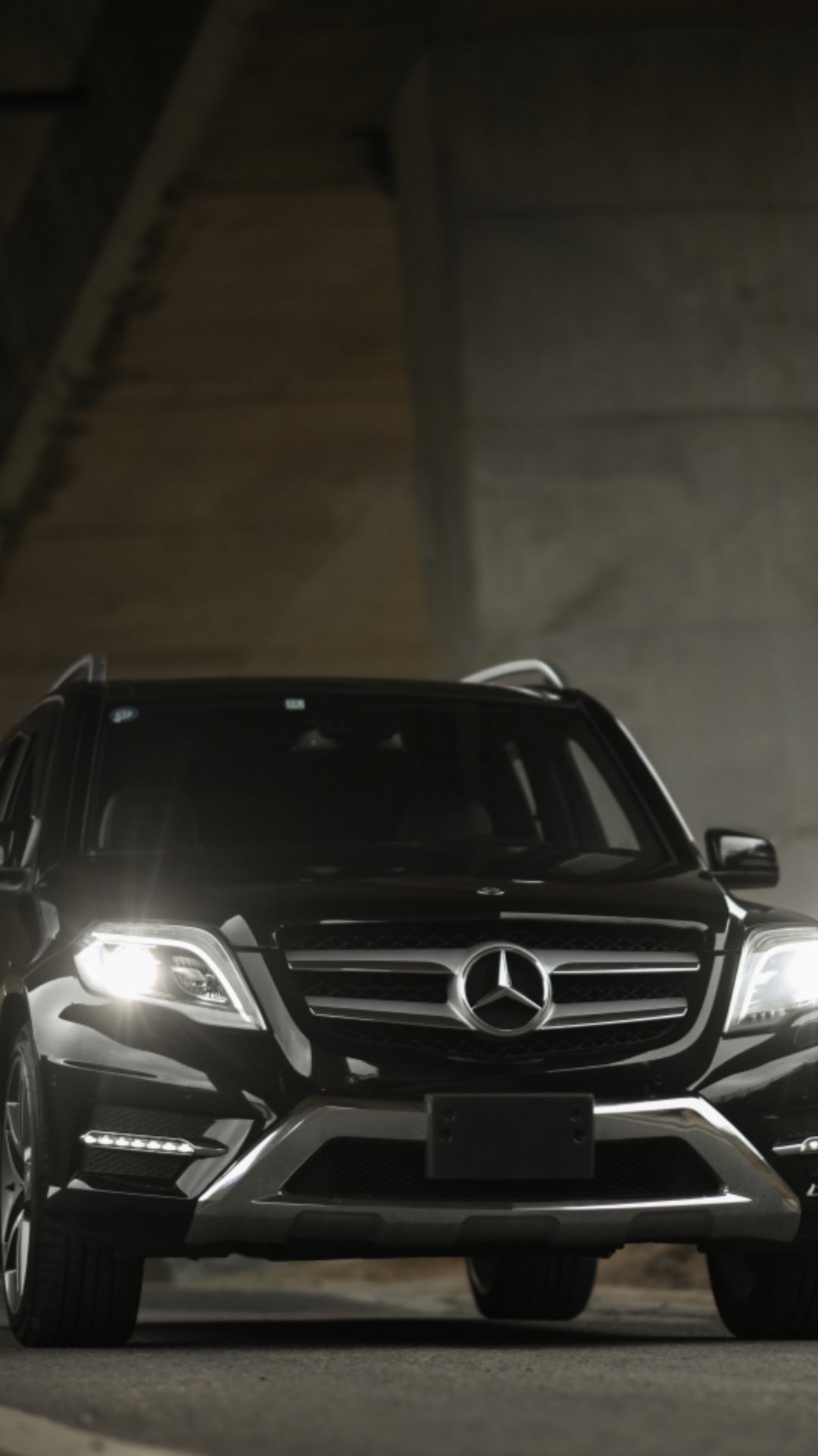 Обои авто, Литые диски, автомобильные шины, фара, автомобиль среднего размера в разрешении 1080x1920