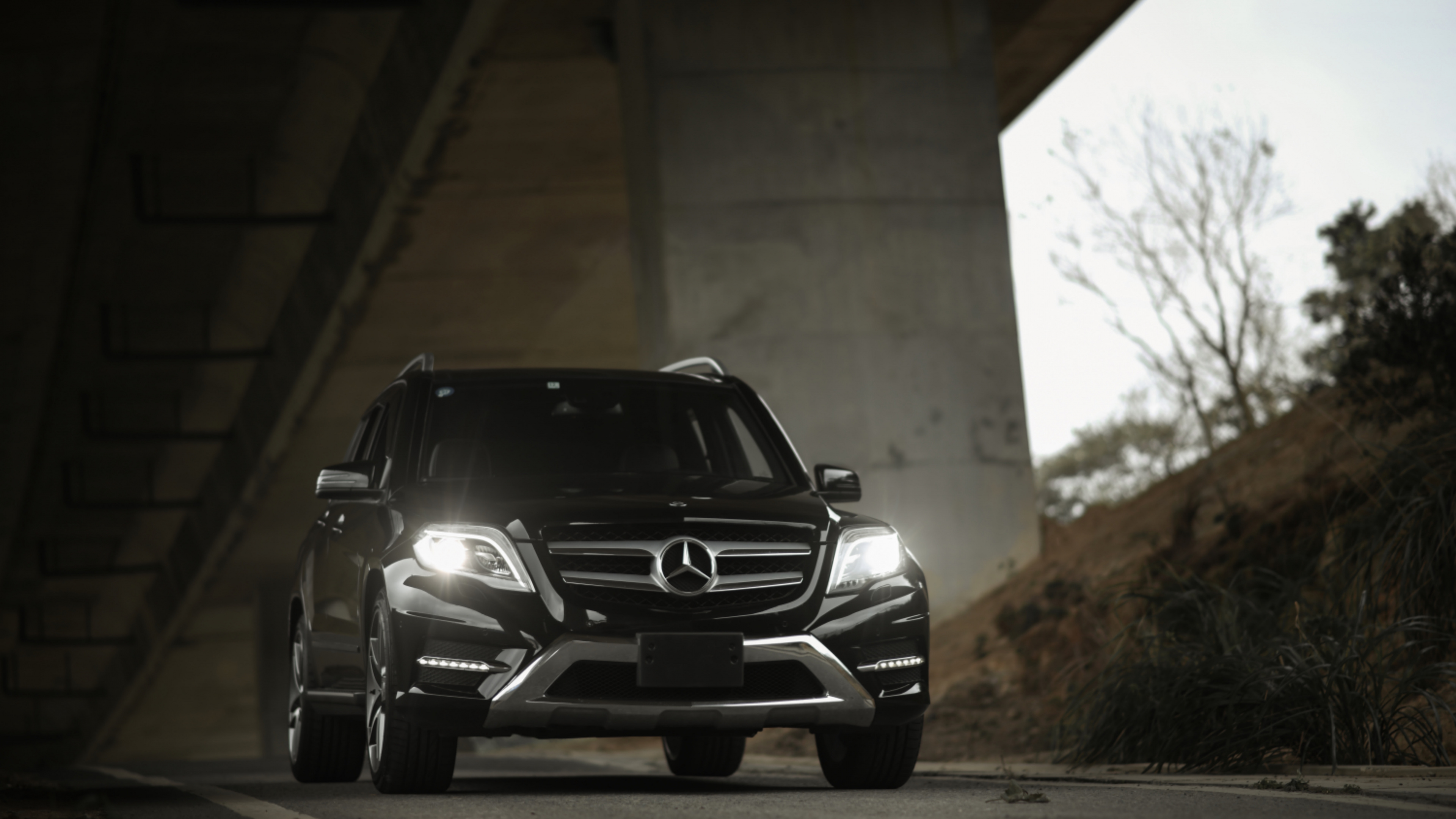 Обои авто, Литые диски, автомобильные шины, фара, автомобиль среднего размера в разрешении 3840x2160