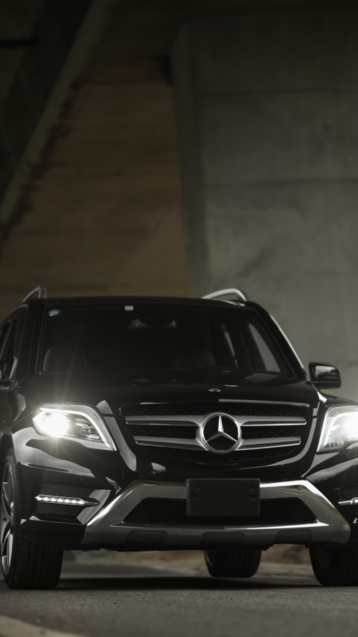 Обои авто, Литые диски, автомобильные шины, фара, автомобиль среднего размера в разрешении 720x1280