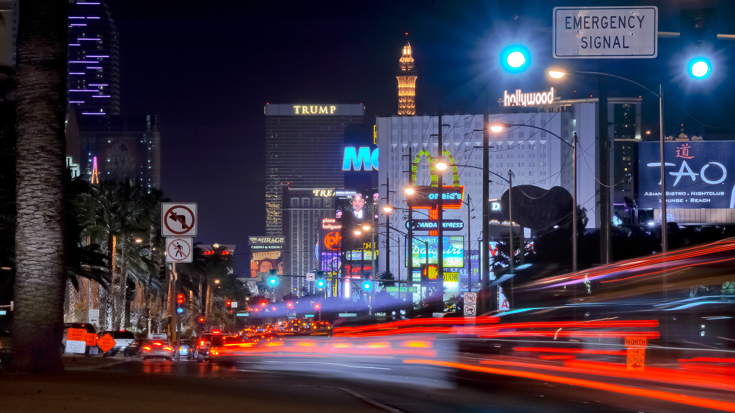 Обои городской район, ночь, метрополия, город, городской пейзаж в разрешении 2560x1440