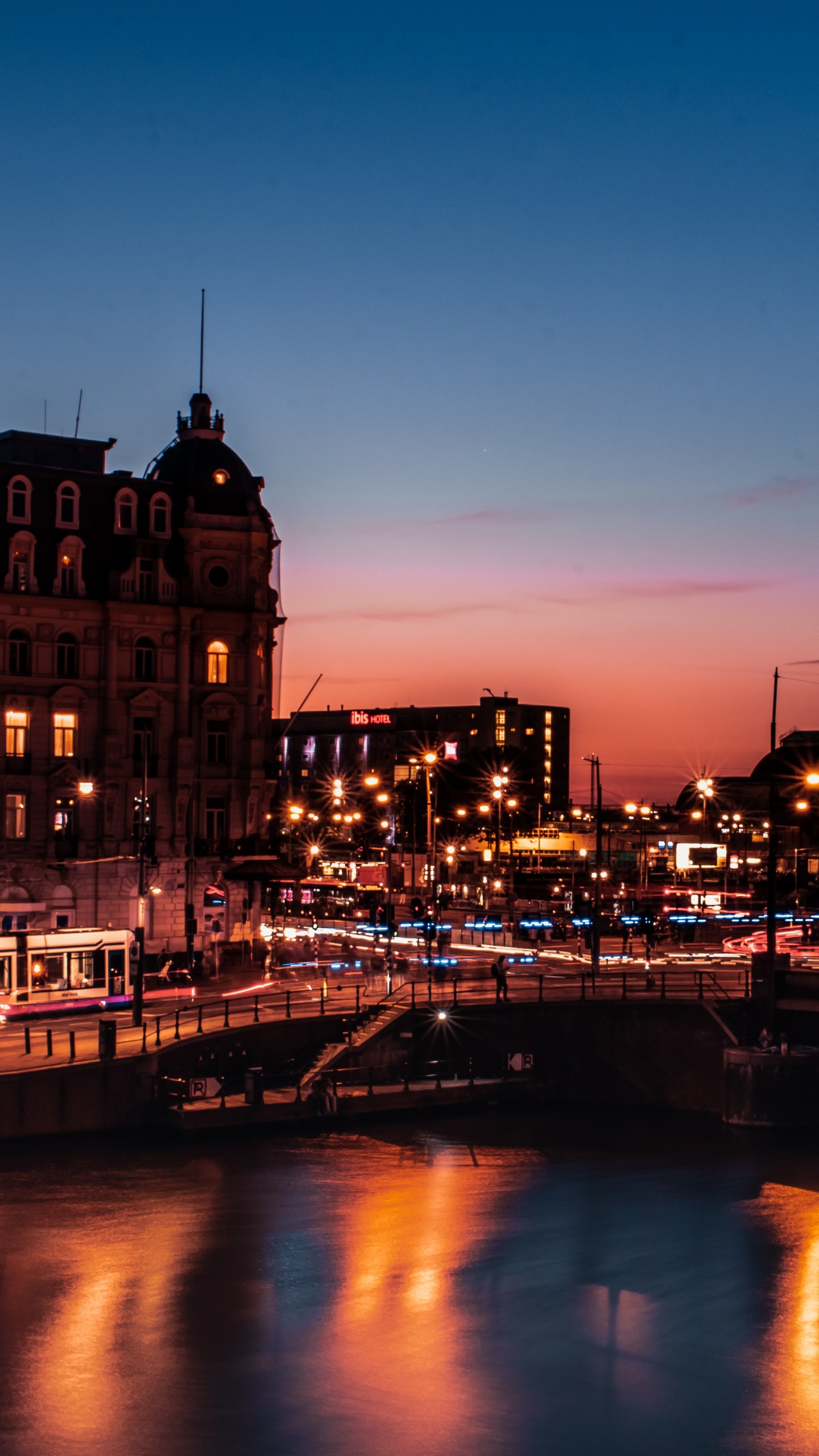 Обои здание, ночь, архитектура, город, ориентир в разрешении 1440x2560