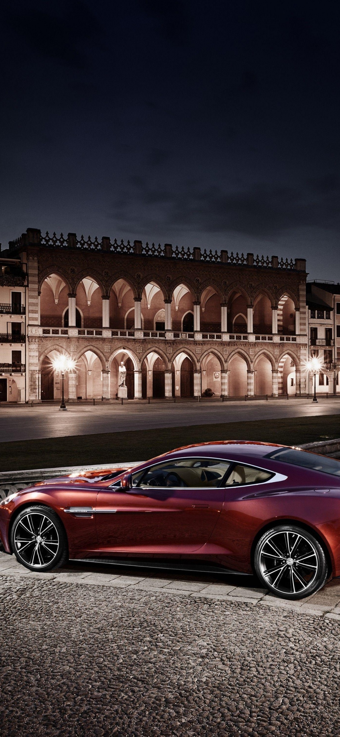 Обои Астон Мартин, авто, спорткар, aston martin vanquish, Астон Мартин дбс в разрешении 1125x2436