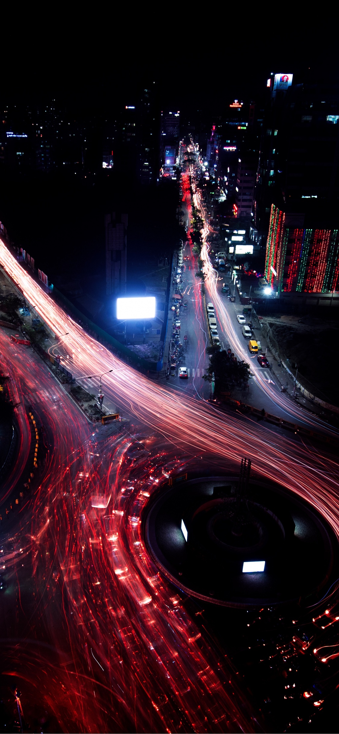 Обои красный цвет, свет, ночь, темнота, архитектура в разрешении 1125x2436