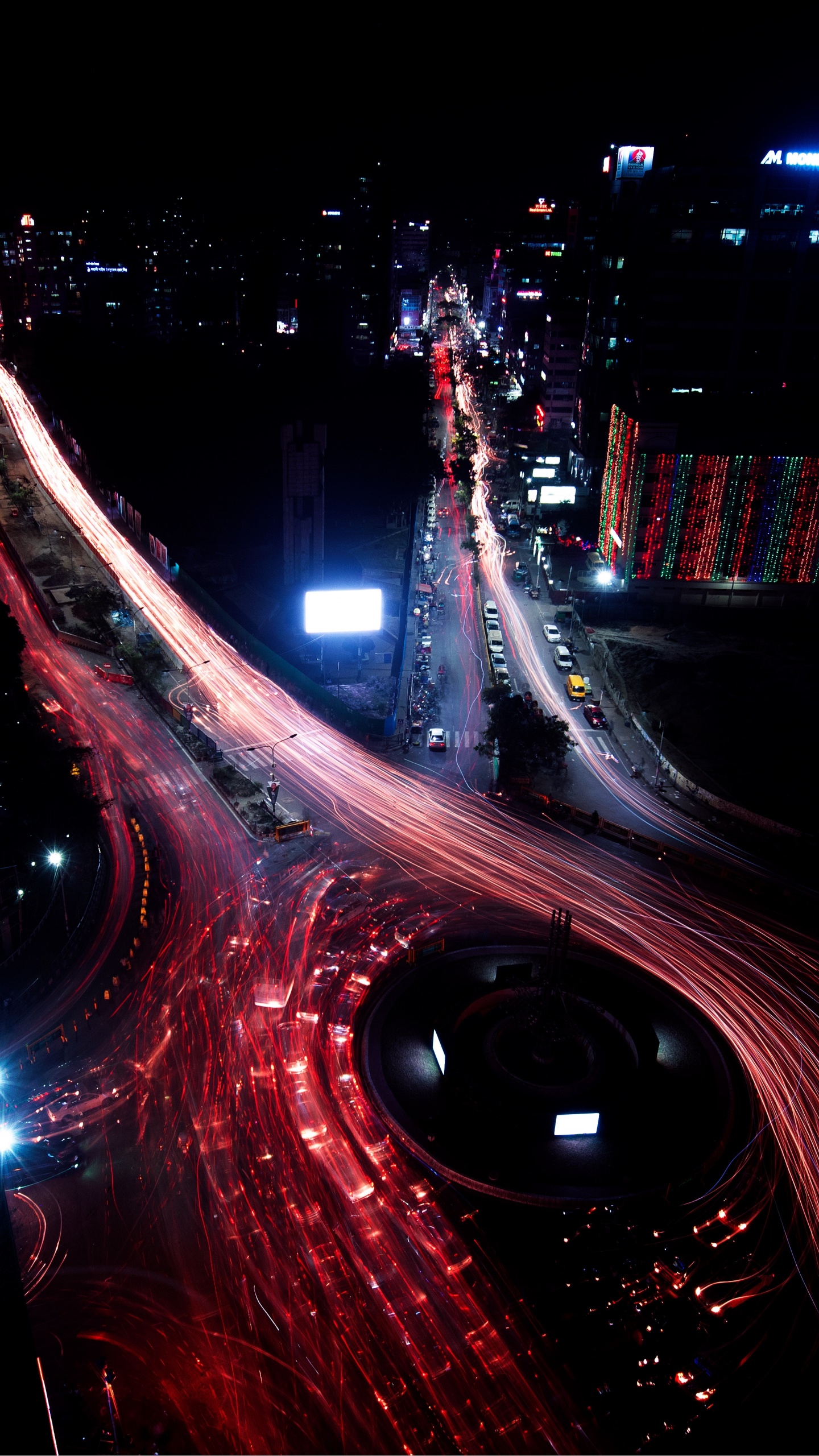 Обои красный цвет, свет, ночь, темнота, архитектура в разрешении 1440x2560