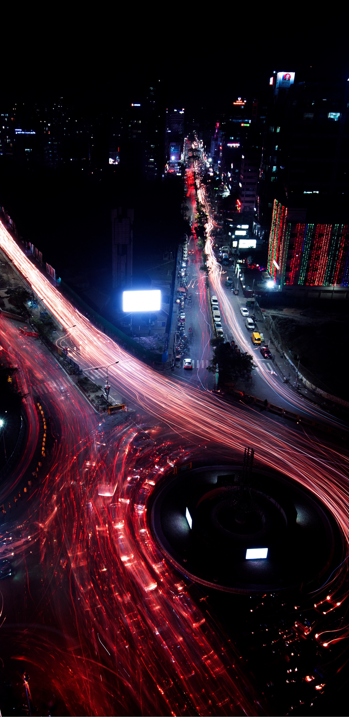 Обои красный цвет, свет, ночь, темнота, архитектура в разрешении 1440x2960