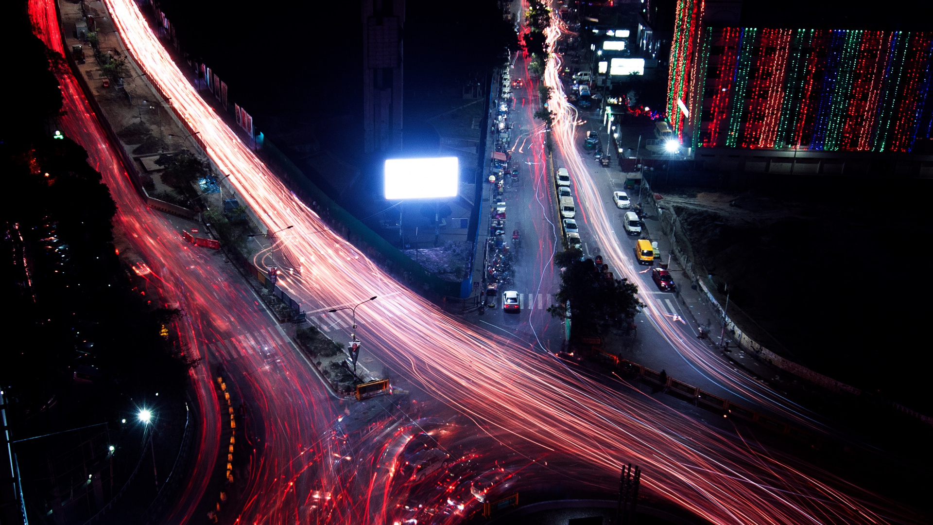 Обои красный цвет, свет, ночь, темнота, архитектура в разрешении 1920x1080