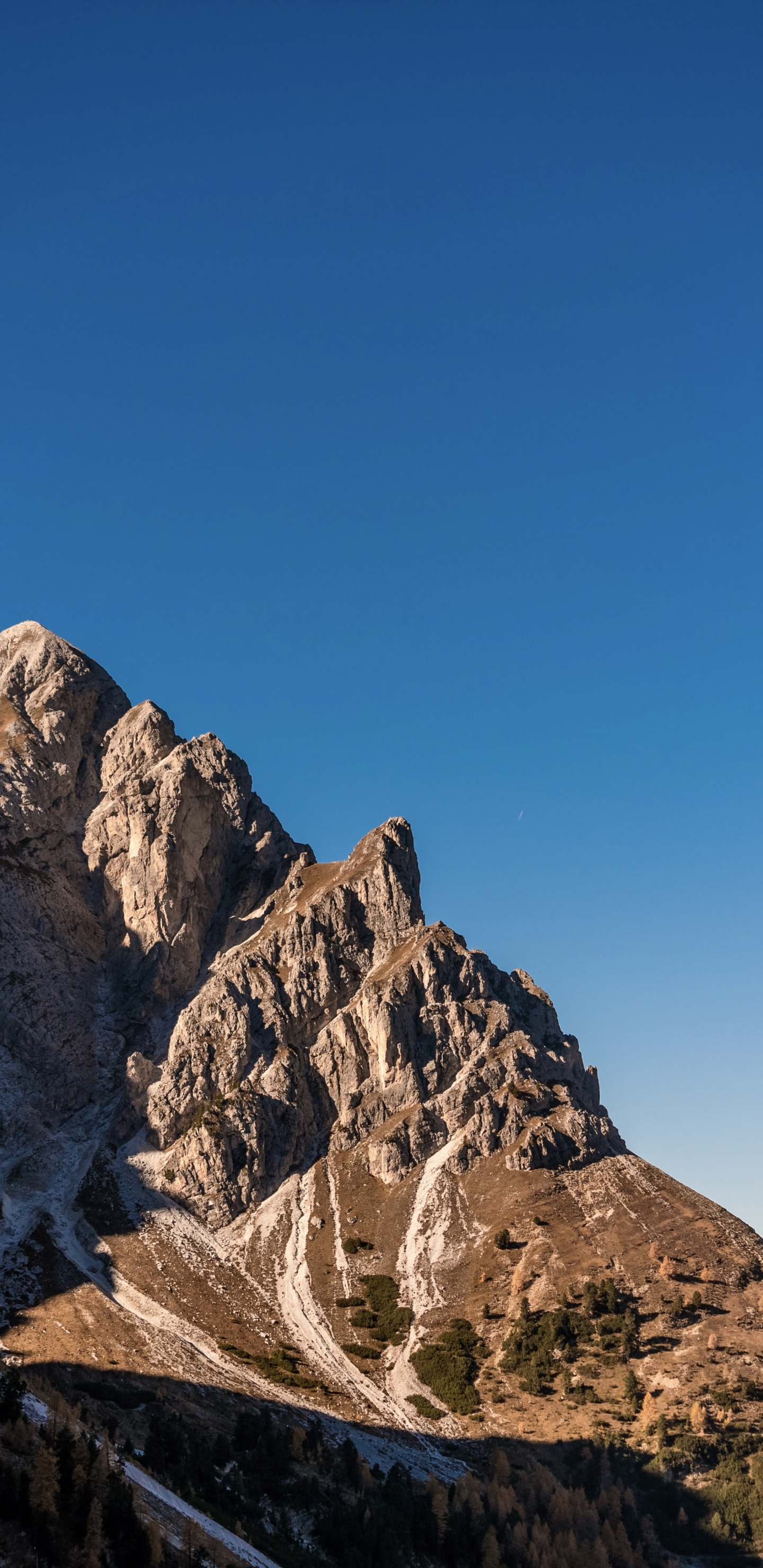 Обои гора, облако, снег, коренная порода, склон в разрешении 1440x2960