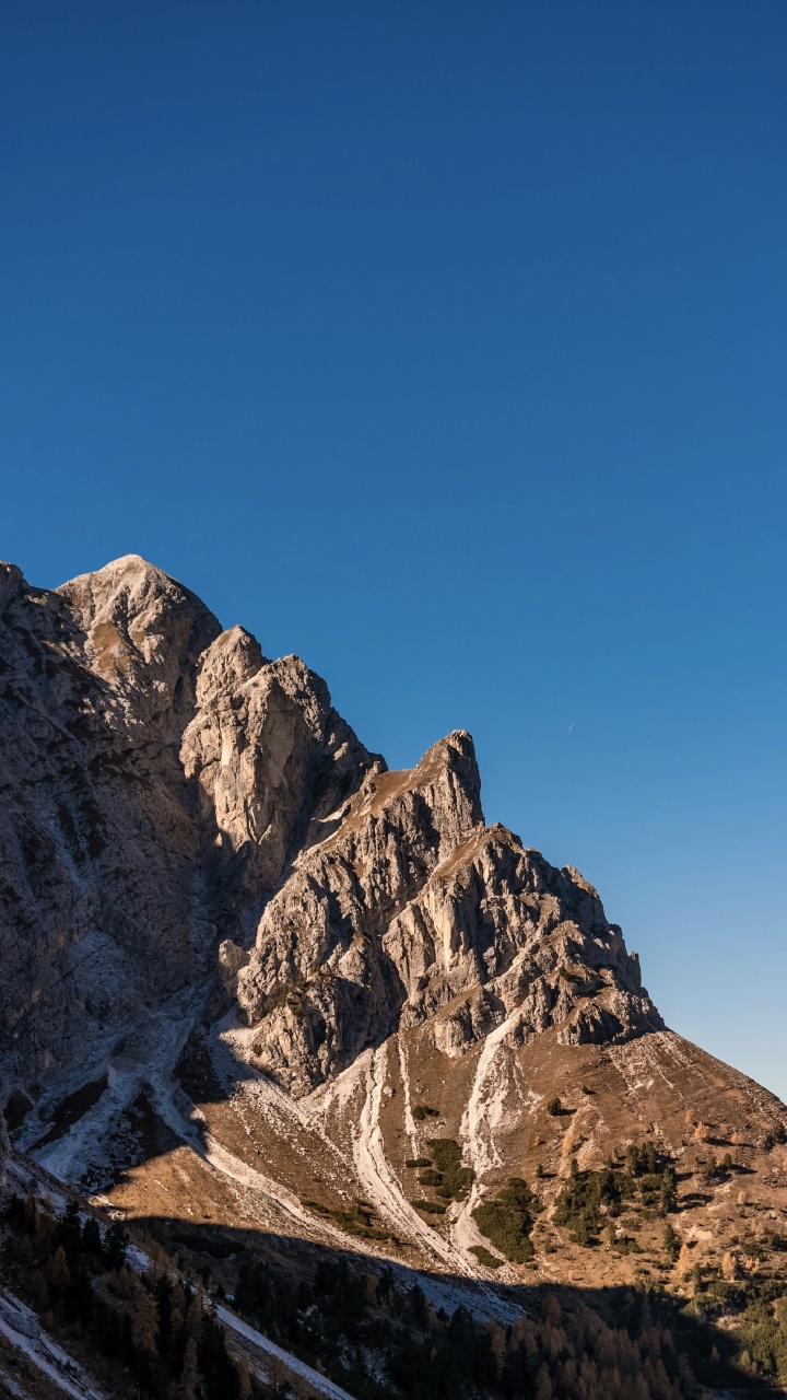 Обои гора, облако, снег, коренная порода, склон в разрешении 720x1280