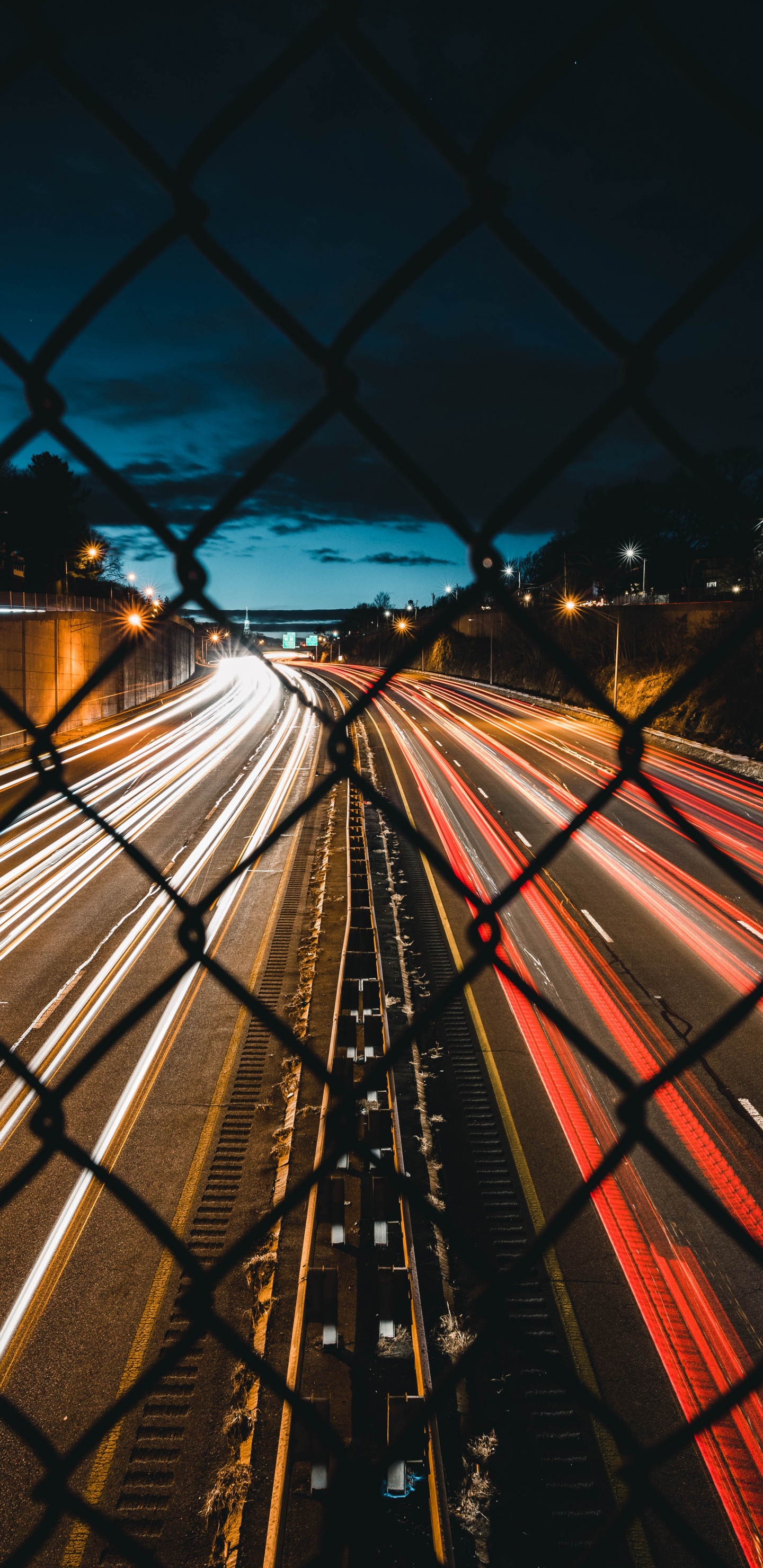 Обои свет, инфраструктура, дорога, транспорт, ночь в разрешении 1440x2960