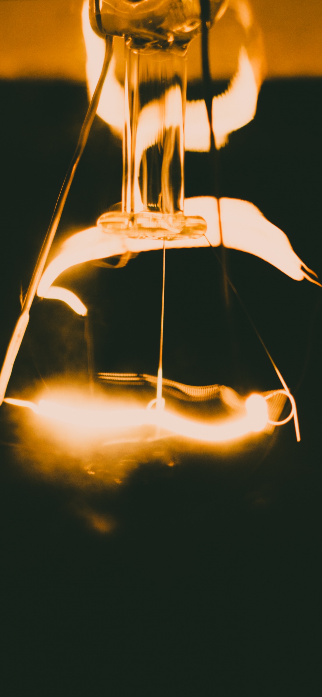 Обои Лампа накаливания, свет, электрическое освещение, осветительная арматура, тепло в разрешении 1125x2436