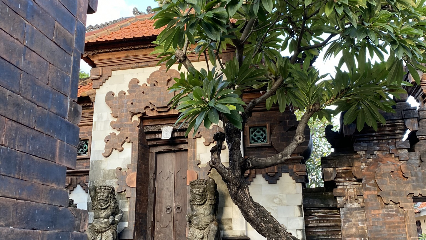 Обои дерево, древняя история, кирпич, стена, лист в разрешении 1366x768