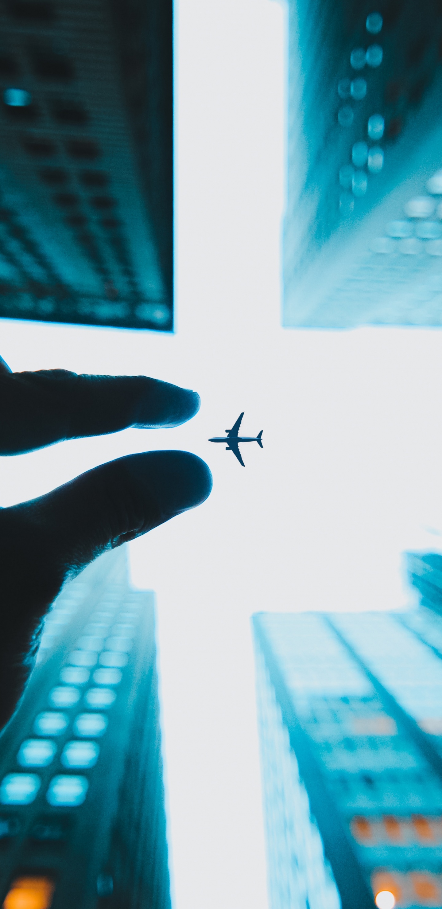 Обои синий, свет, Аква, бирюза, палец в разрешении 1440x2960