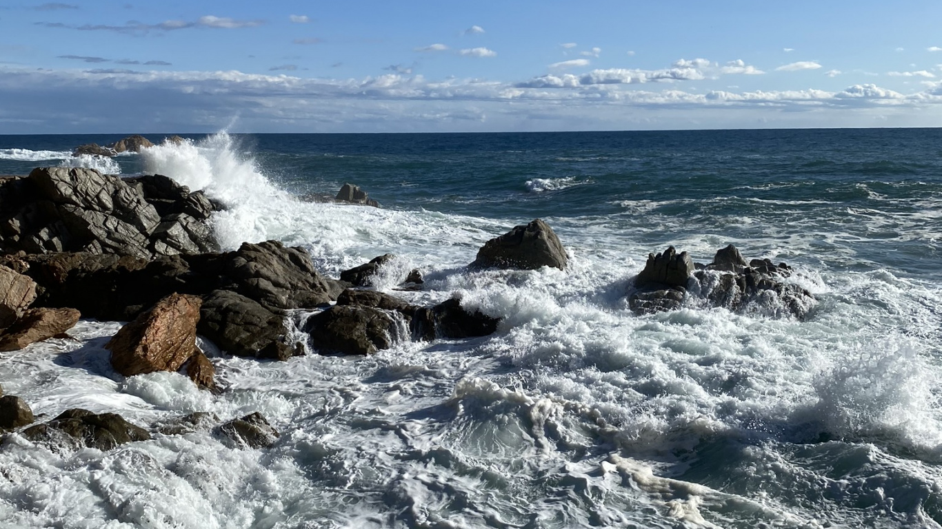 Обои море, побережье, вода, мыс, водоем в разрешении 1366x768