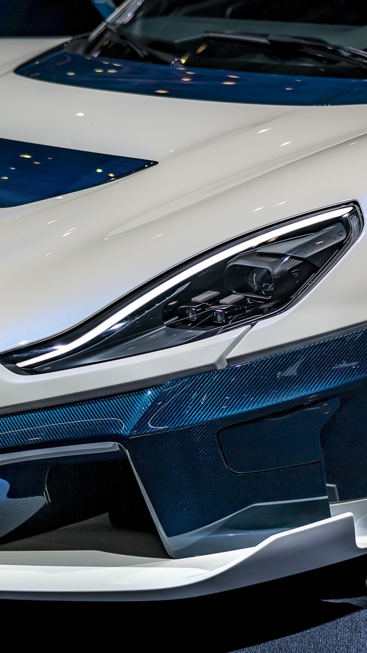 Обои бампер, автосалон, автомобиль, авто, личный роскошный автомобиль в разрешении 720x1280