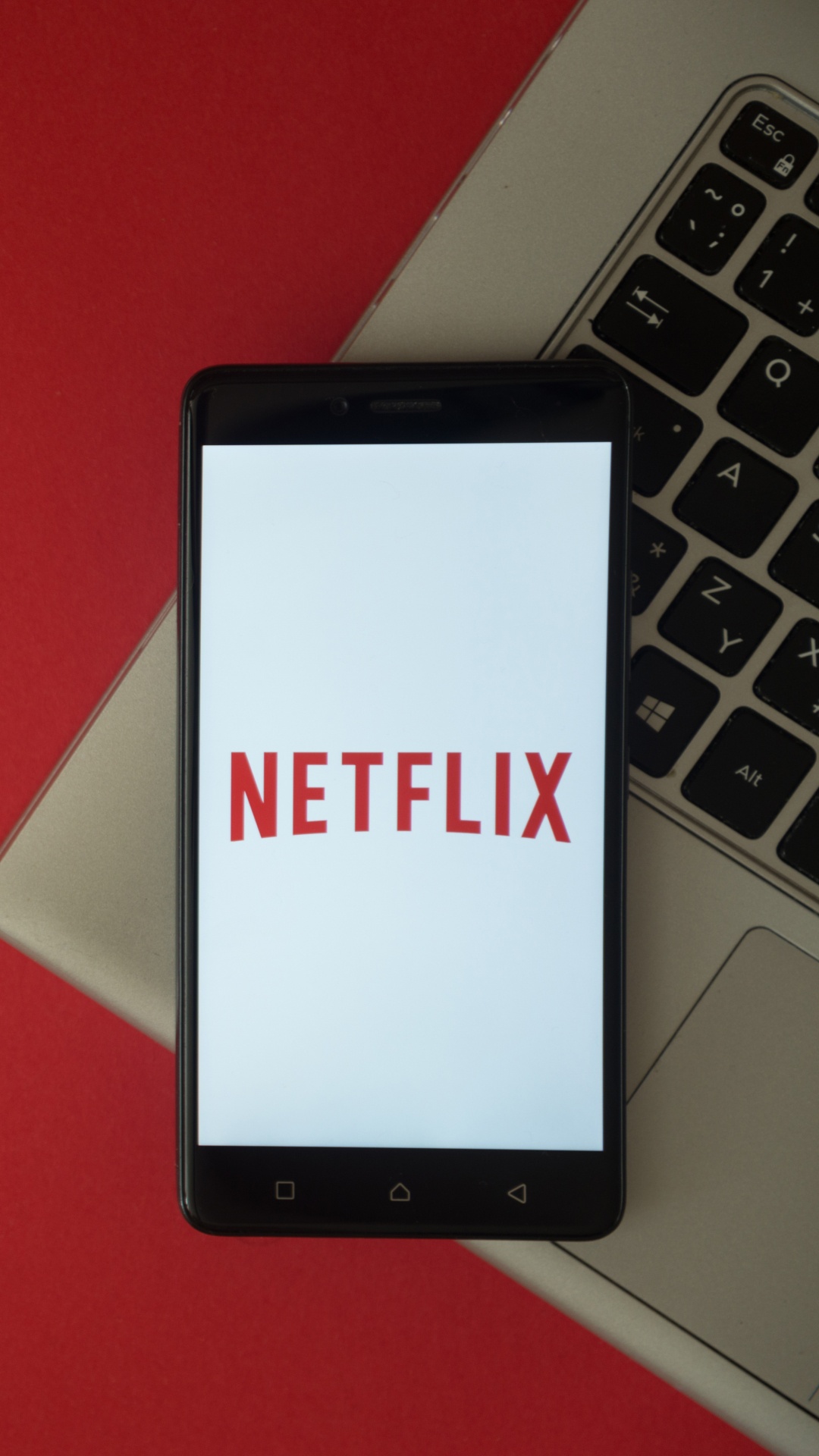 Обои нетфликс, красный цвет, стена, технологии, материальное свойство в разрешении 1080x1920