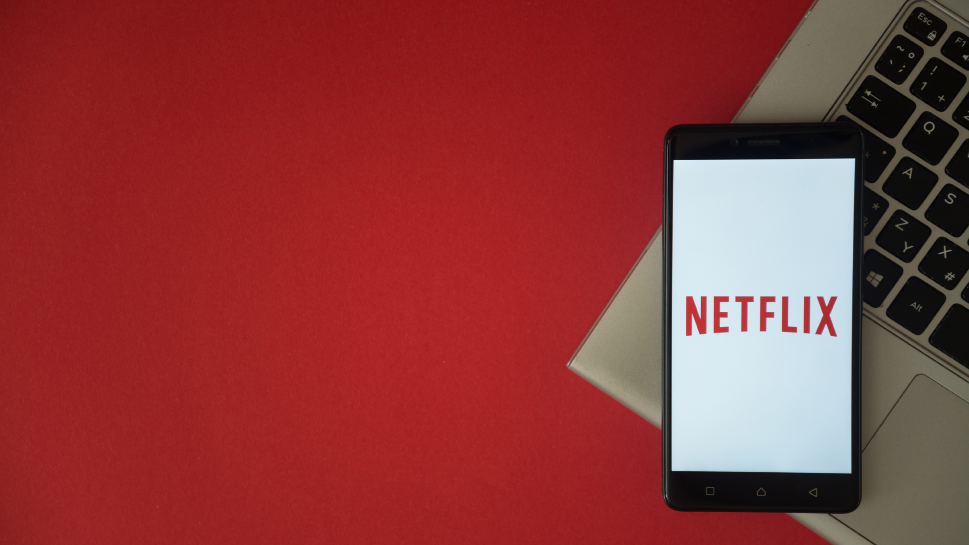 Обои нетфликс, красный цвет, стена, технологии, материальное свойство в разрешении 1920x1080