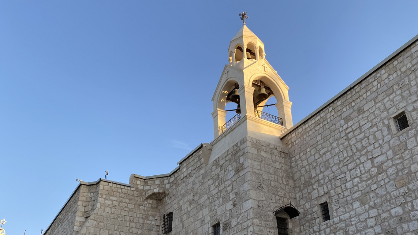 Обои средневековье, средневековая архитектура, древняя история, водоем, природа в разрешении 1366x768